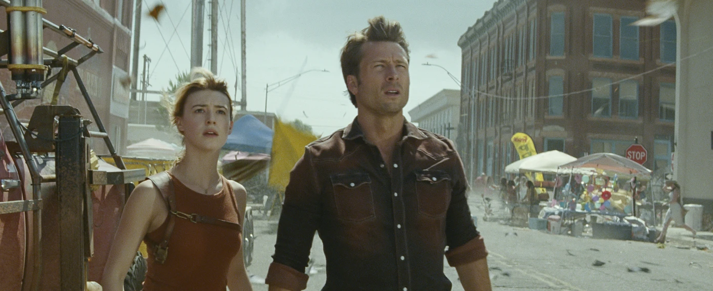 Glen Powell, right, and Daisy Edgar-Jones in a scene from Twisters.