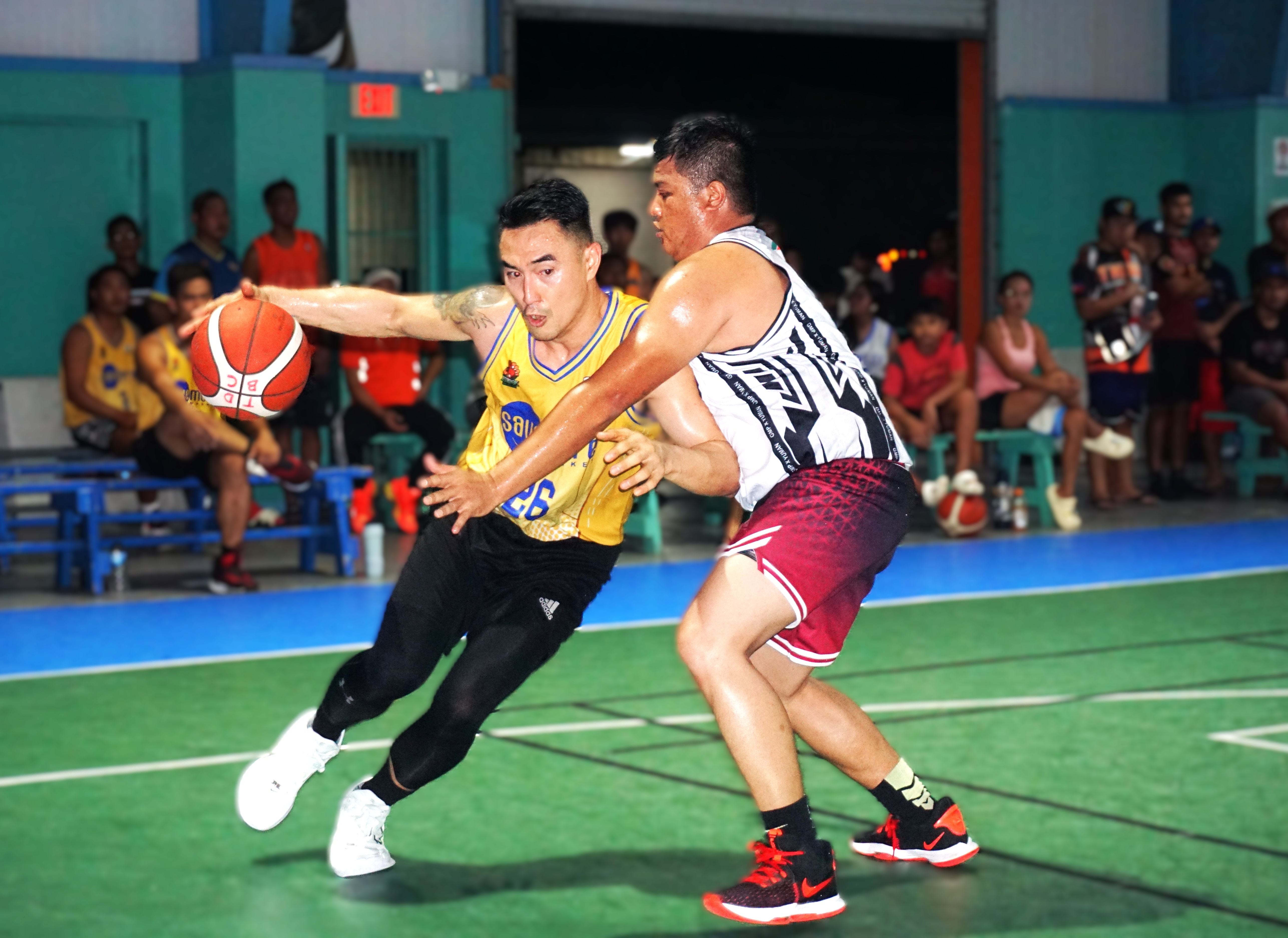 Savemore’s Alex Lauron protects the ball as he attempts to drive past a defender during a semifinal game against GMP x Yuman in the 2024 Destroyers Basketball Club Invitational Basketball League at the TSL Sports Complex.