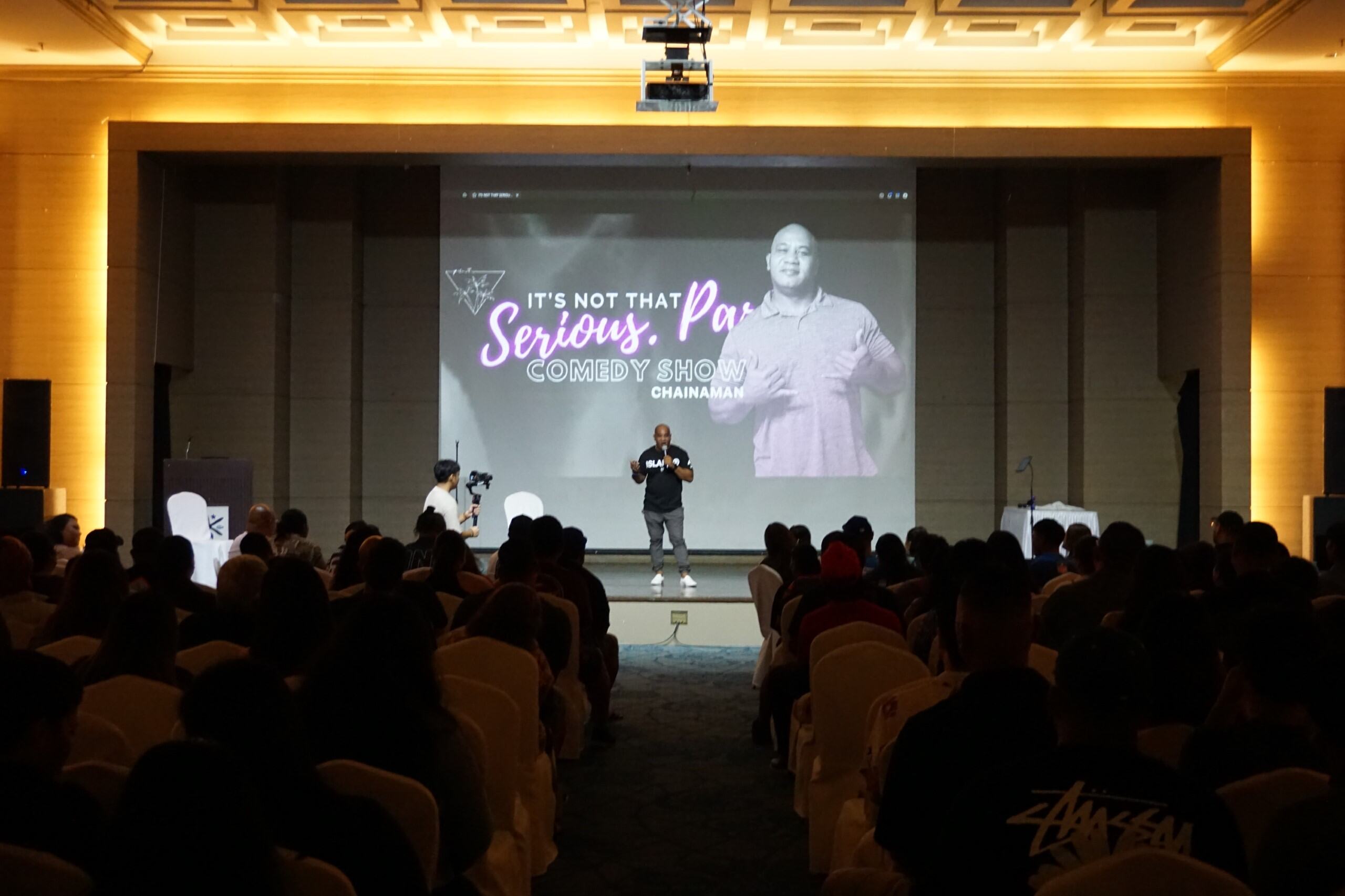 Nearly 500 people attended the “It's Not That Serious Par!” comedy event.