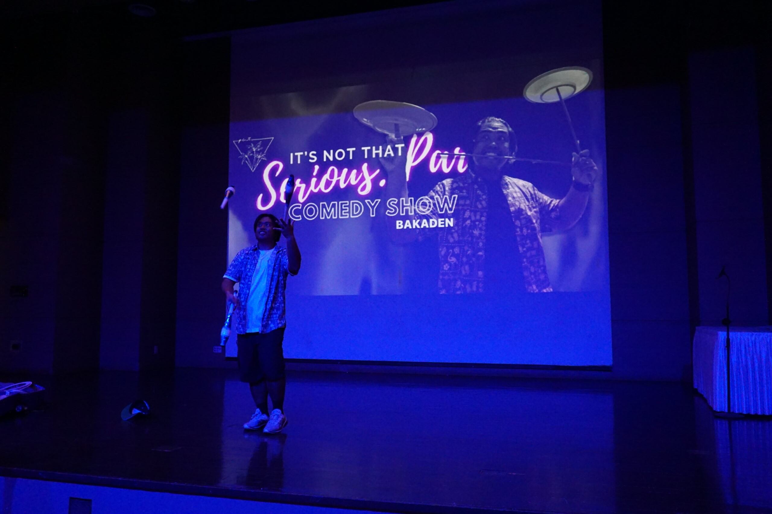 Bakaden juggles in between the comedy sets at the “It's Not That Serious Par!” comedy show