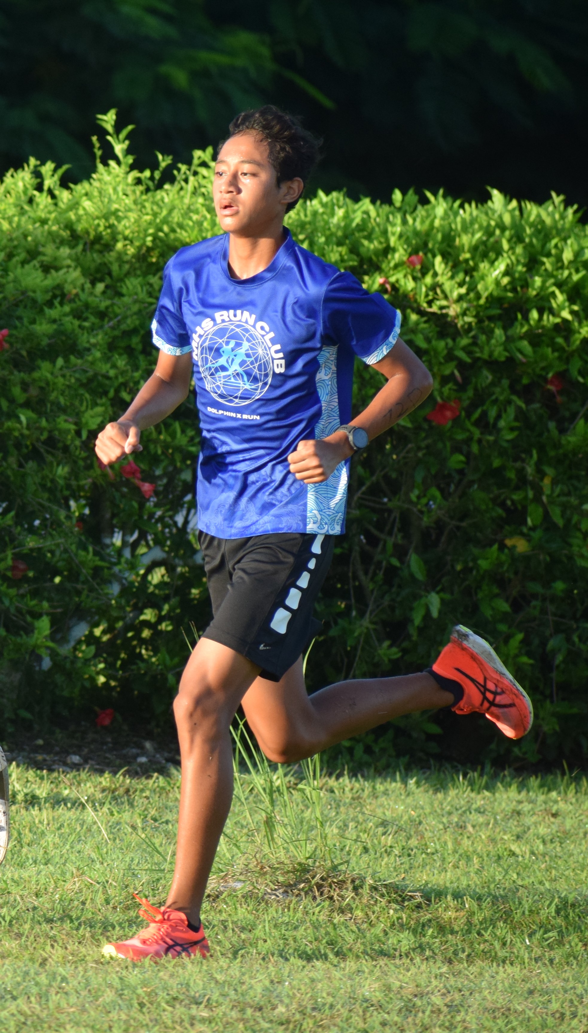 Marianas High School's Jim Takeru leads the second lap.