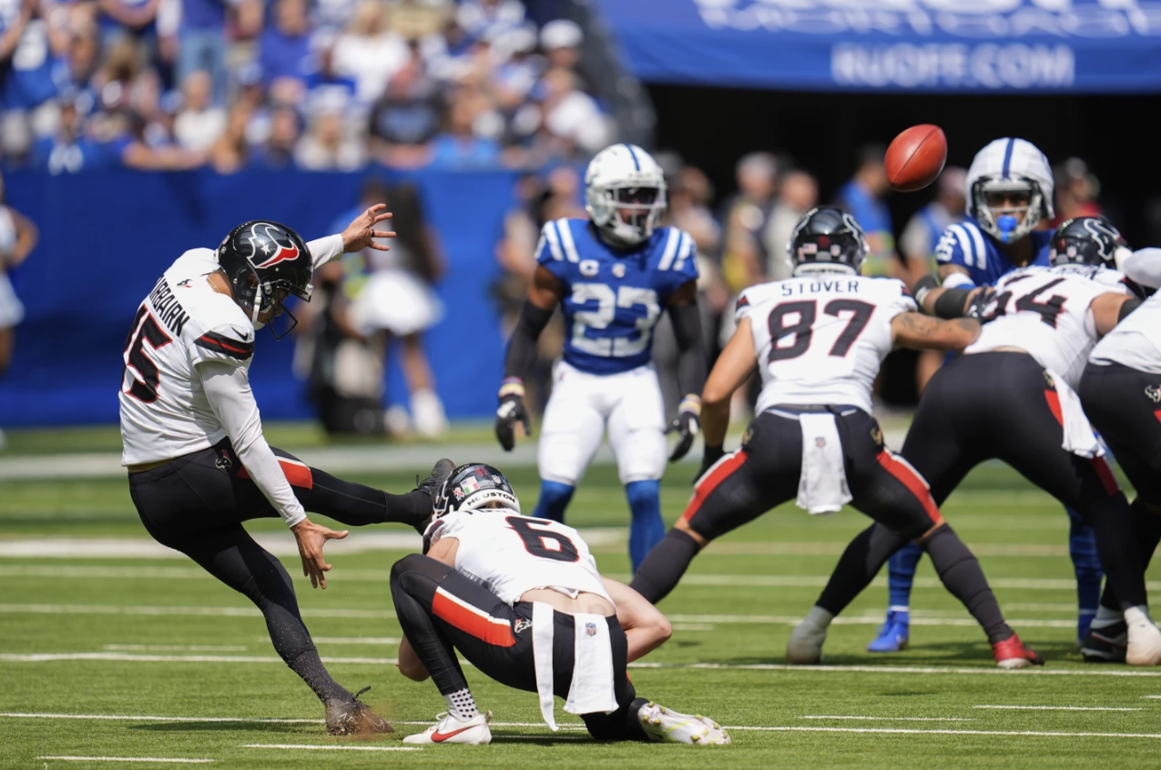 Houston Texans place kicker Ka’imi Fairbairn (15) kicks a field goal during the first half of an NFL game against the Indianapolis Colts, Sunday, Sept. 8, 2024, in Indianapolis.