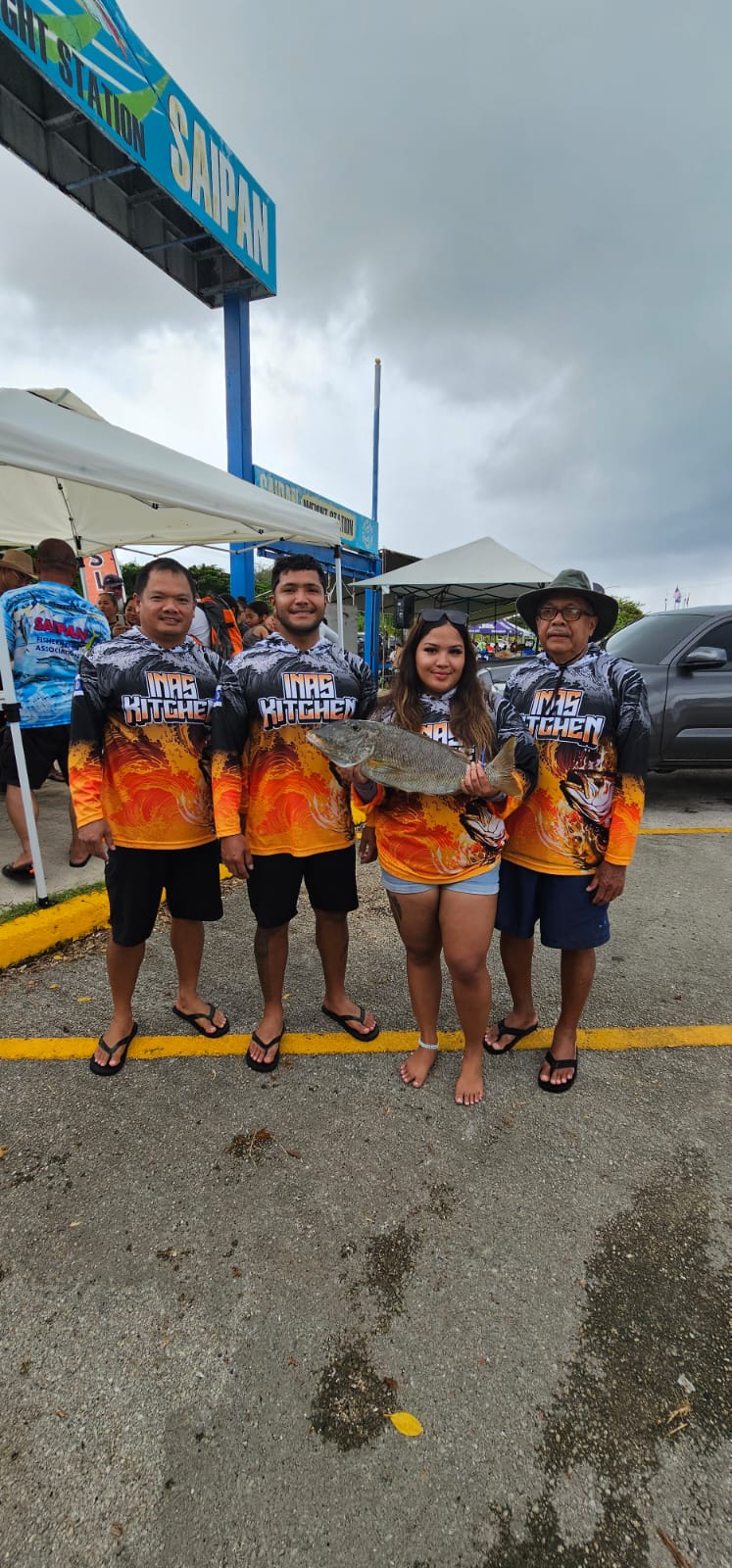Edward C. Sablan, right, and the crew of Inaka pose for a photo with their winning catch in the I Sanhalom Laguna Anglers Association’s 6th Annual Mafuti Derby at Smiling Cove Marina on Saturday.