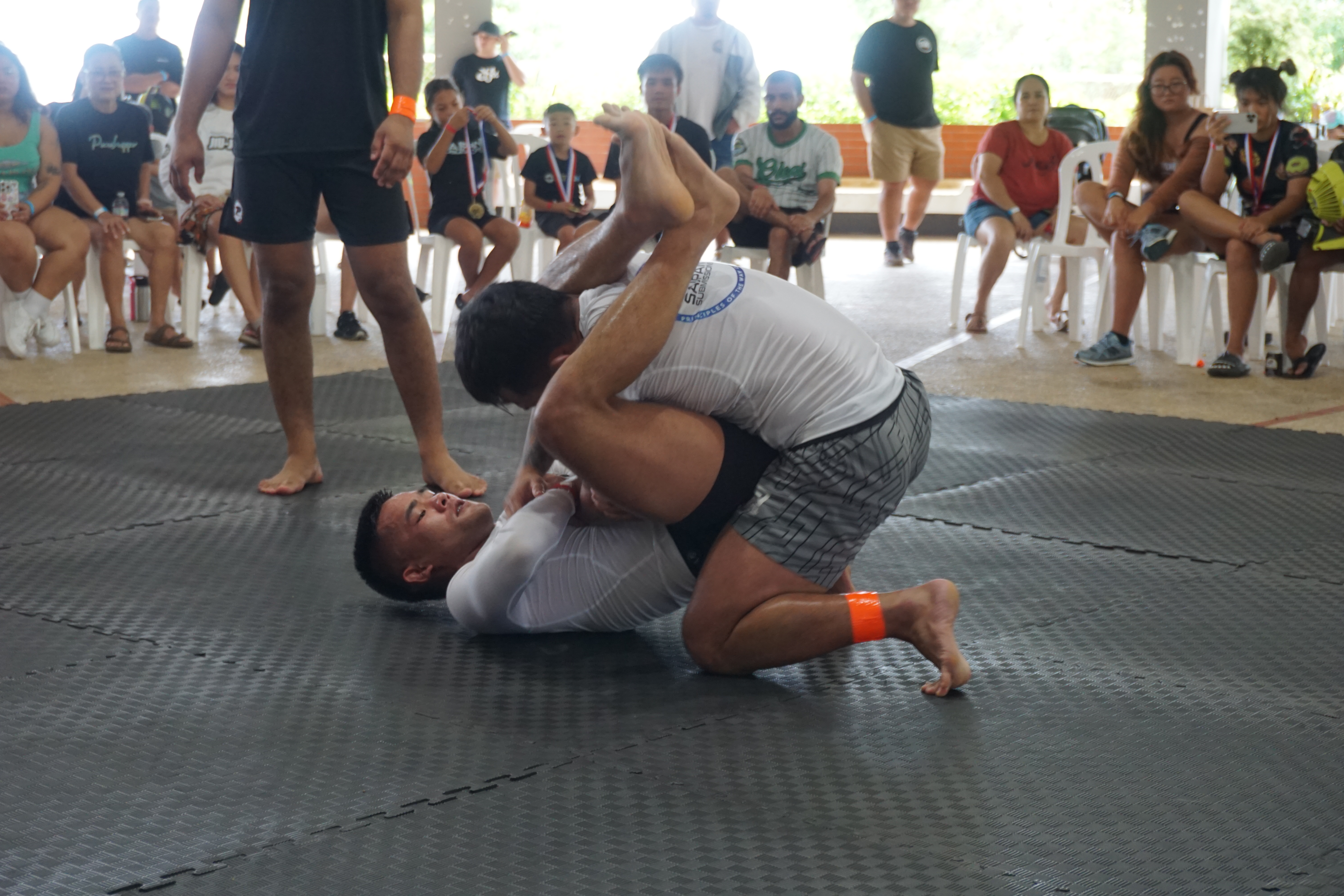 In a preliminary bout against Javin Okawa, Jake Yamagishi attacks the arm.