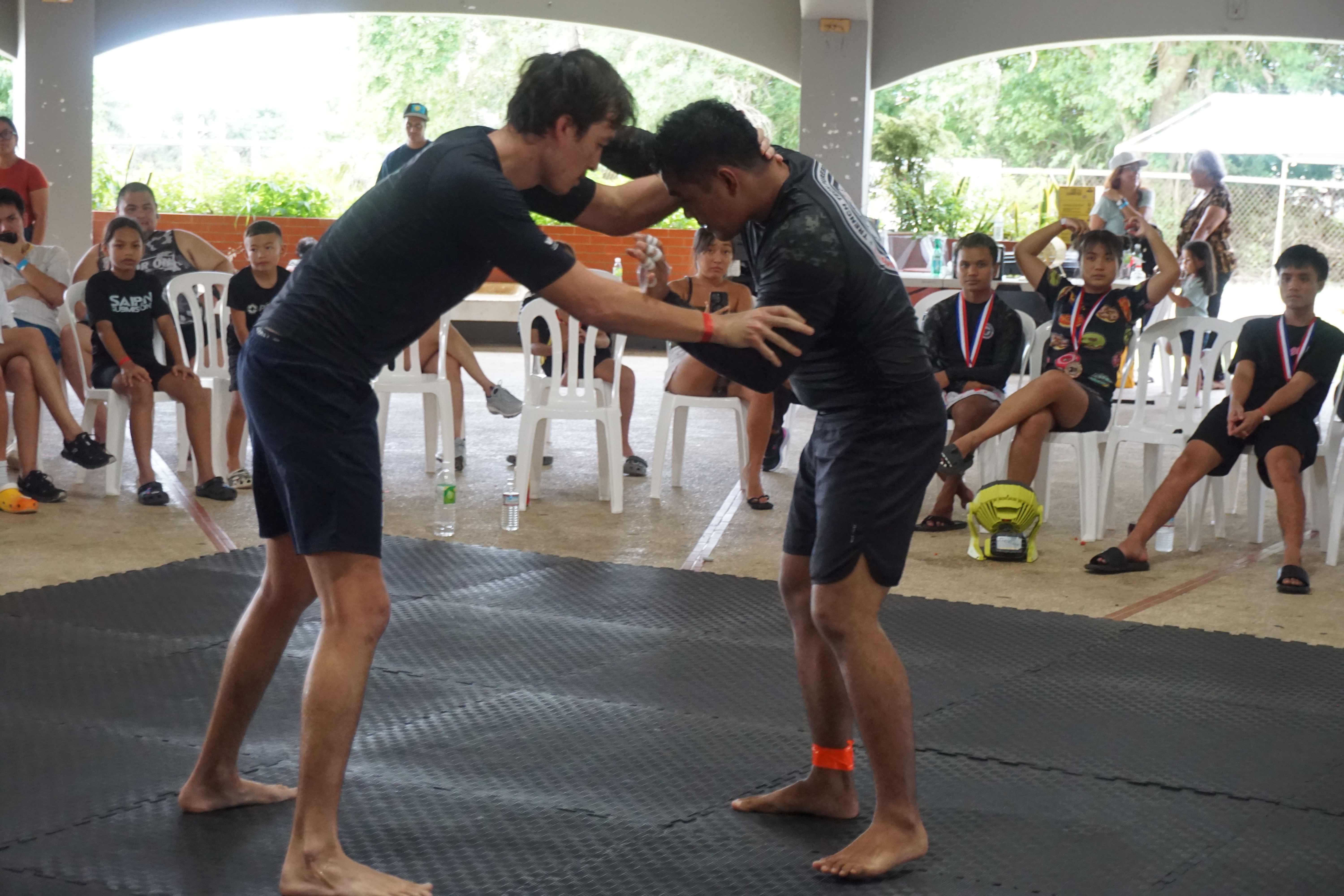 Artrero and Van Der Maas lock horns in their gold medal match​