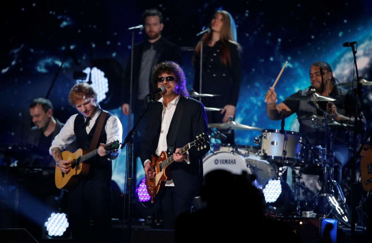 Jeff Lynne performs a medley of Electric Light Orchestra songs at the 57th annual Grammy Awards in Los Angeles, California on Feb. 8, 2015. 