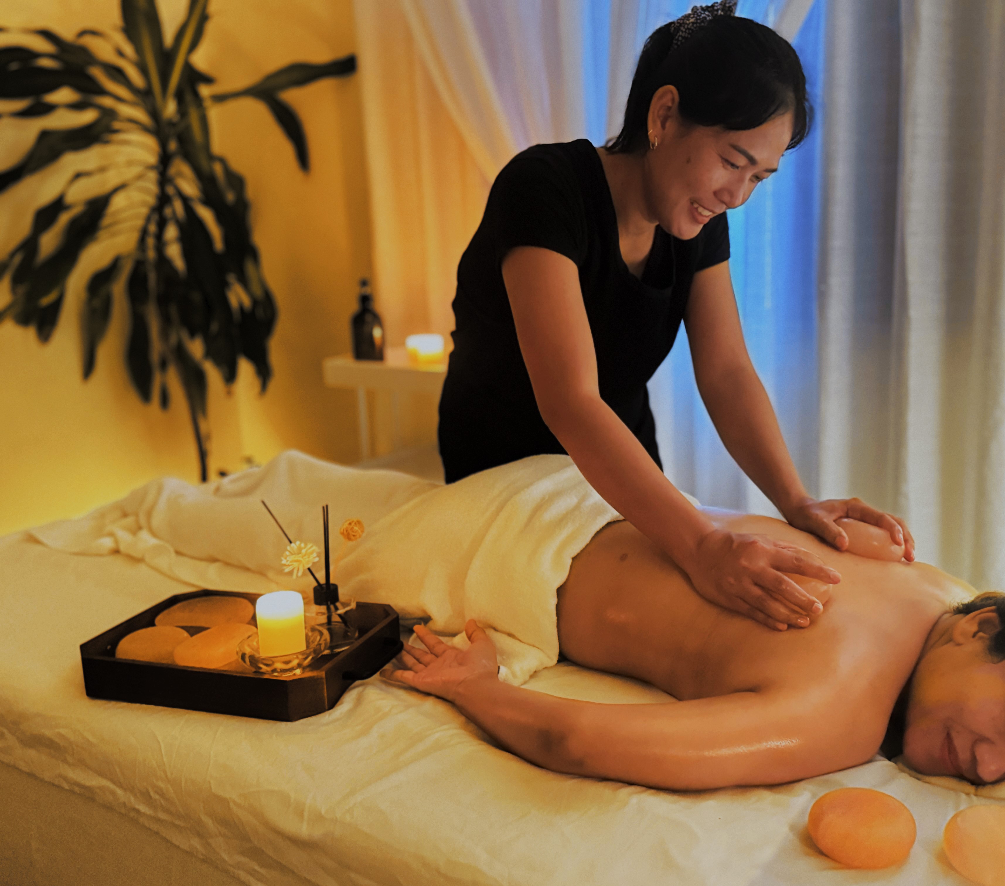 The spa is named after one of its most popular services: the body stone therapy. This involves placing heated stones on the body.  The therapist will hold a hot stone to massage the guest’s body with gentle pressure. General manager Minen Tang says it helps blood circulation, and eases stress and tension. 