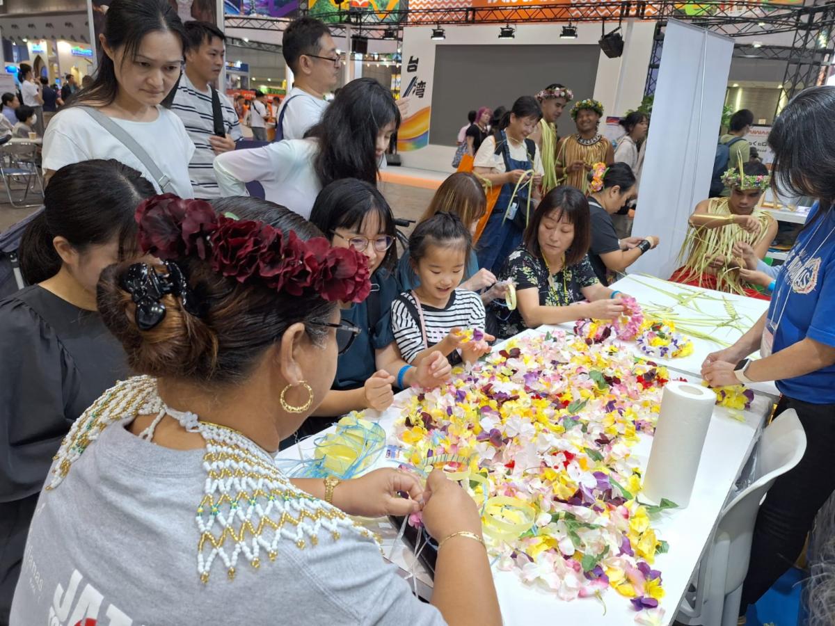 Members of the public learn “mwar”-making from Del Lieto, front, at the Marianas booth during Tourism Expo Japan 2024 held on Sept. 26-29, 2024, in Tokyo, Japan.