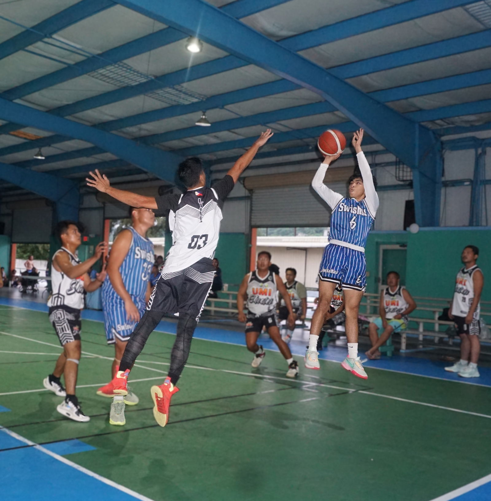 Swishas' Junie Thongaram takes the mid-range jumper over UMI Shooters' Chris Lilles during a semi-open division game of the Win Pacific Corporation Invitational Basketball League 2024 at the TSL Sports Complex. 