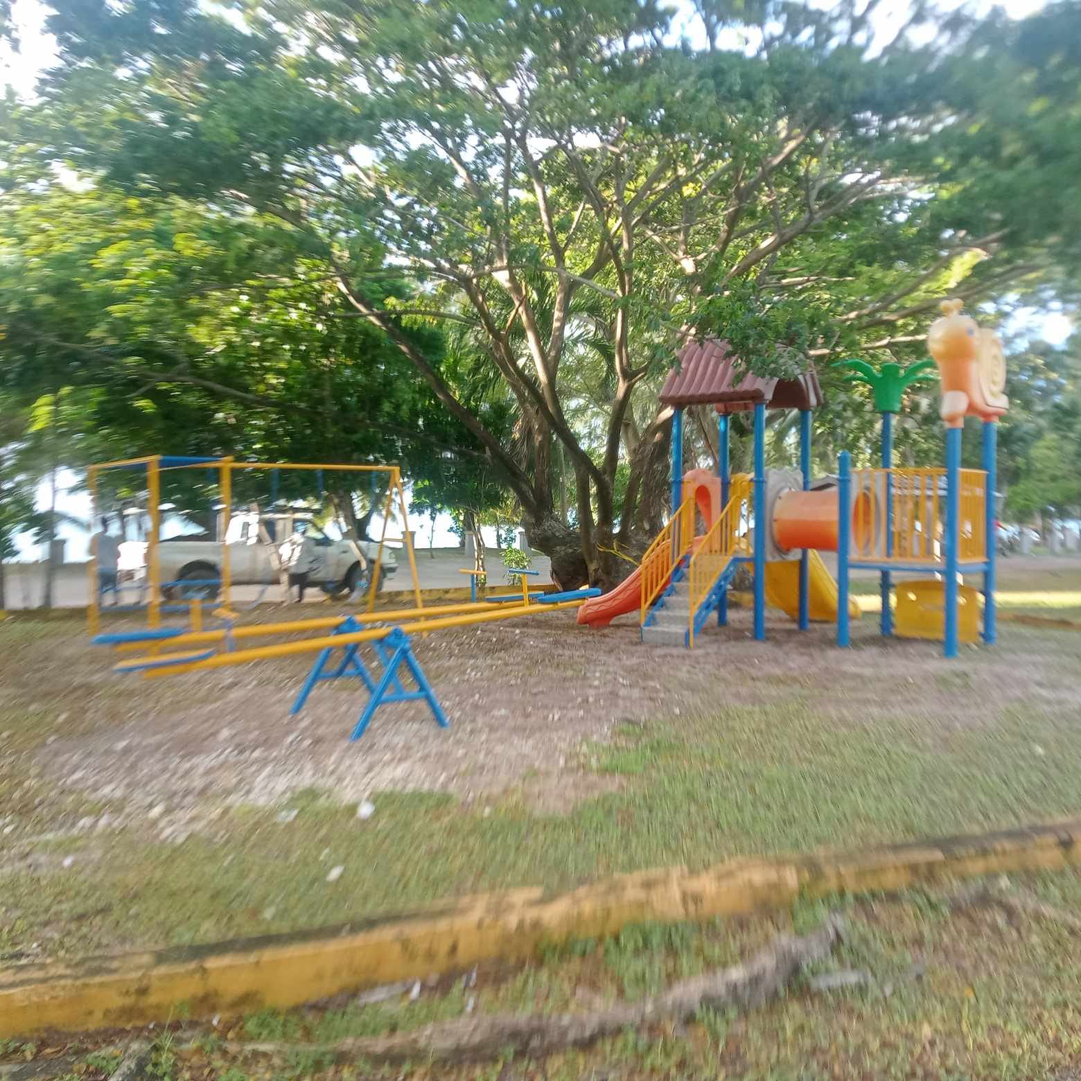 Paupau beach playground 