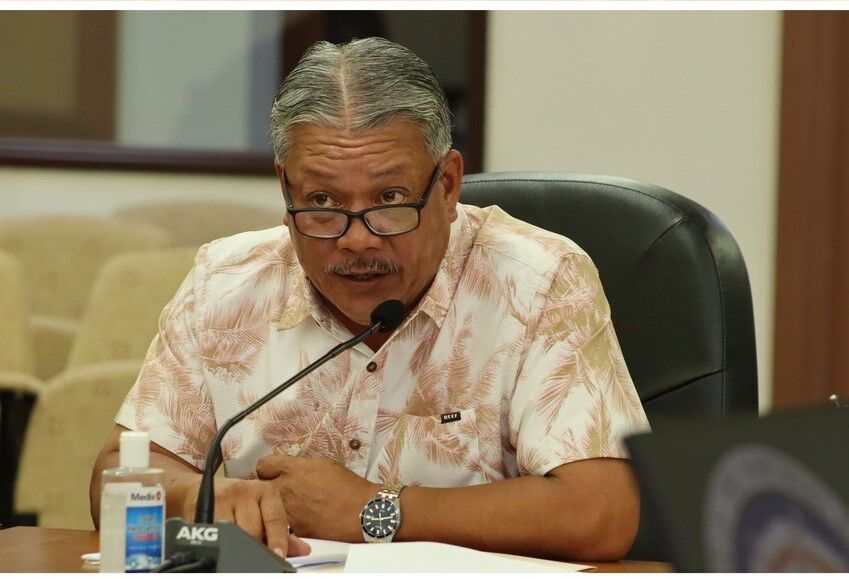 Tinian Mayor Edwin P. Aldan speaks during a Tinian and Aguigan Legislative Delegation session in the Senate chamber on Monday.