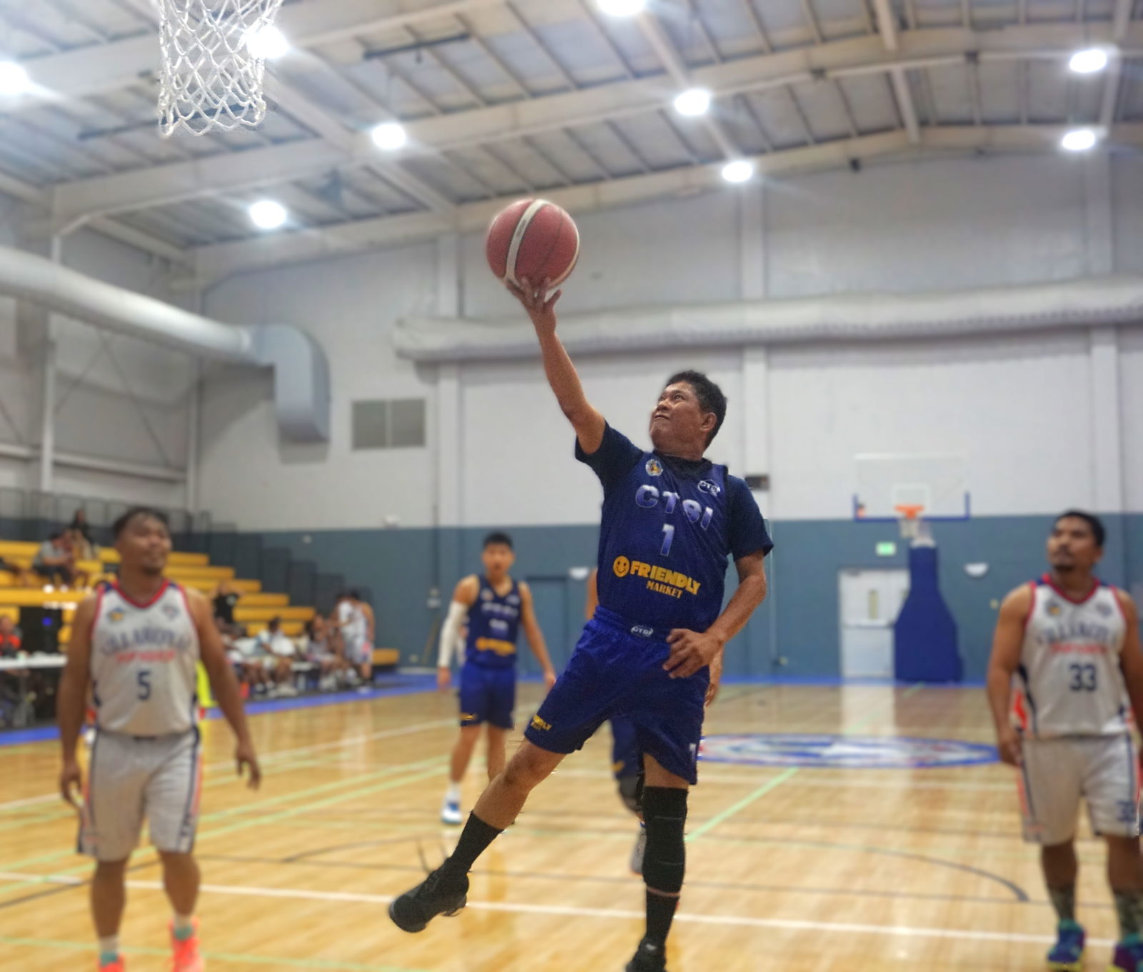 CTSI/Friendly Market/DPA Car Mart’s Edong Echavez extends for the fastbreak finish during a game against Villaroyal Pawnshop in the open division of the 2nd Saipan Magalahi Eagles Club – Saipan MagaHaga Lady Eagles Group Basketball Tournament at the Ada gym on Sunday.