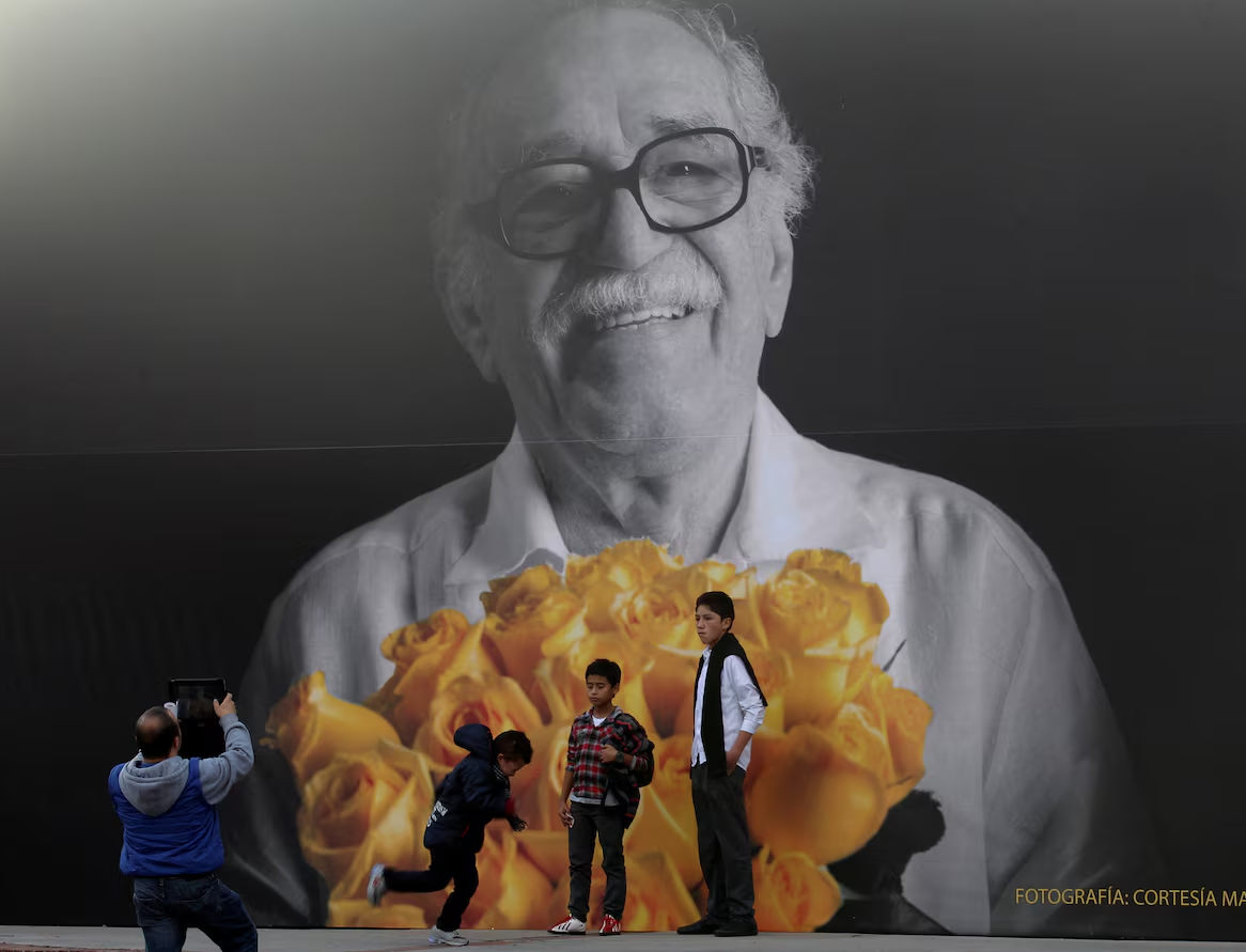 People take pictures in front of a photo of late Colombian Nobel laureate Gabriel Garcia Marquez during Bogota's 27th International Book Fair, or Filbo 2014, April 30, 2014. 