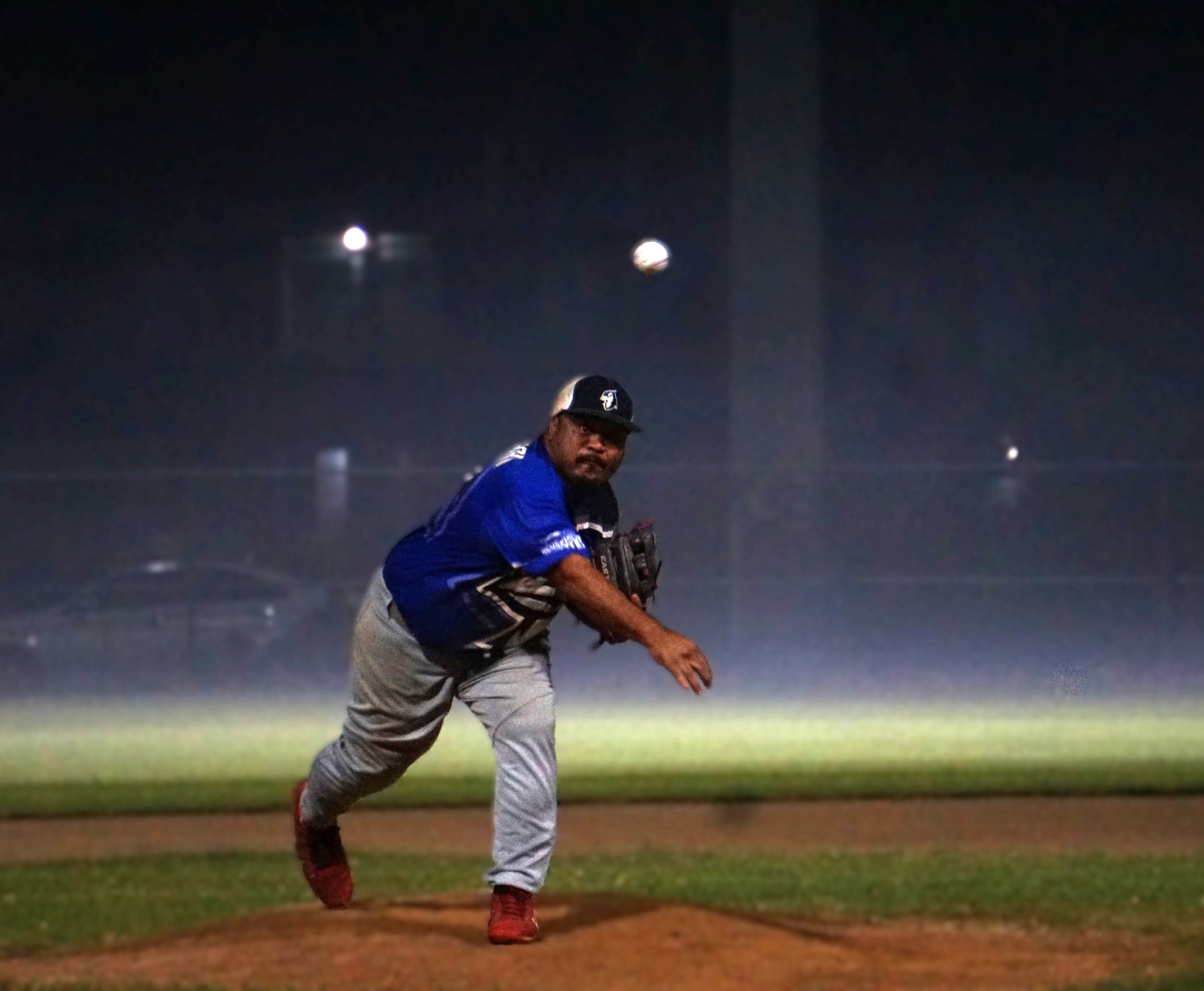The Blue Jays’ Kevin Kapileo pitches against the Falcons' during a game in the 2024 SBL Masters League at the Francisco “Tan Ko” Palacios Baseball Field on Tuesday night. 