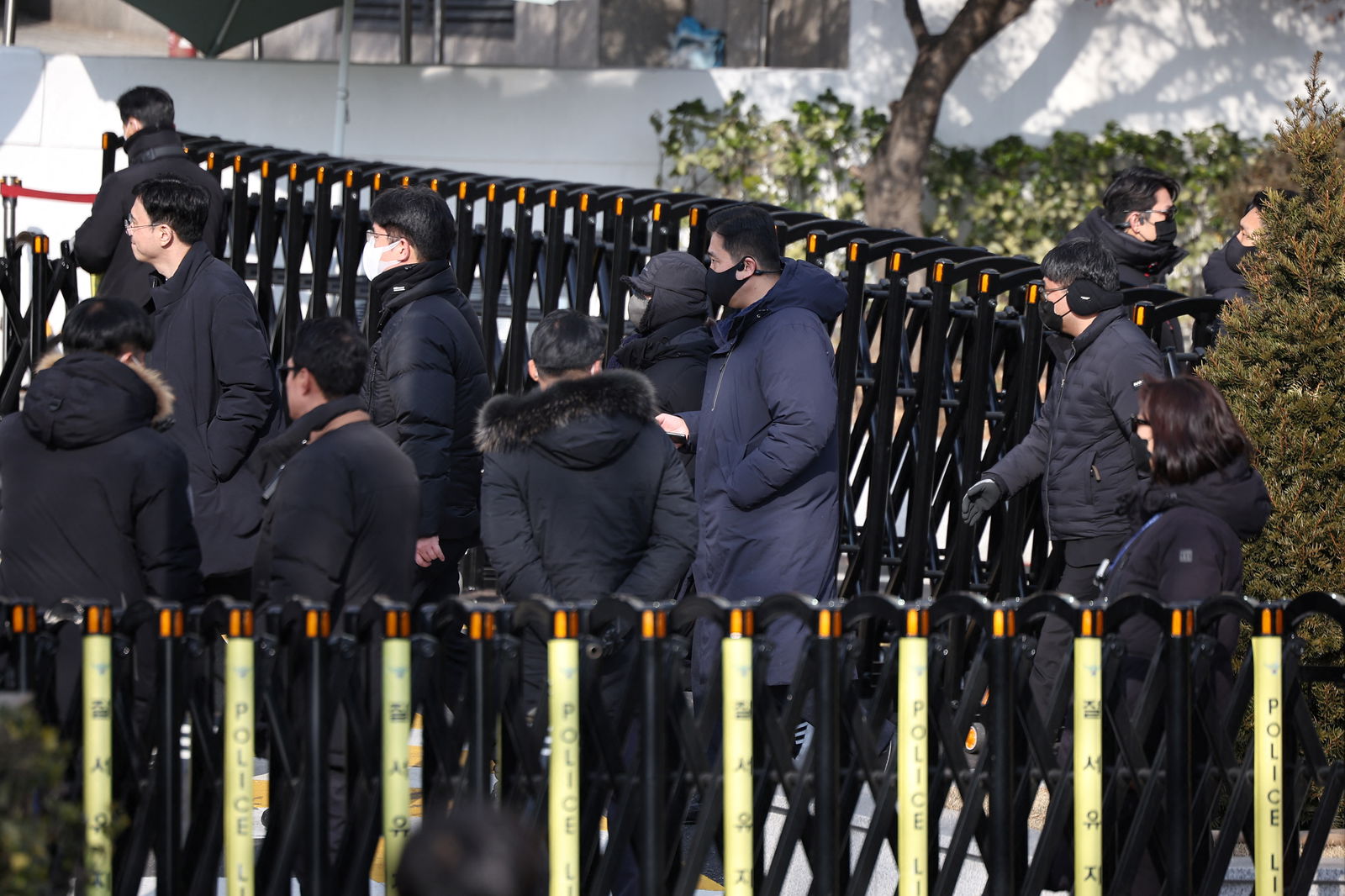 Police officers and investigators leave impeached South Korean President Yoon Suk Yeol's official residence, as investigators were unable to execute an arrest warrant on Friday for Yoon according to the Corruption Investigation Office for High-ranking officials, in Seoul, South Korea, Jan. 3, 2025.