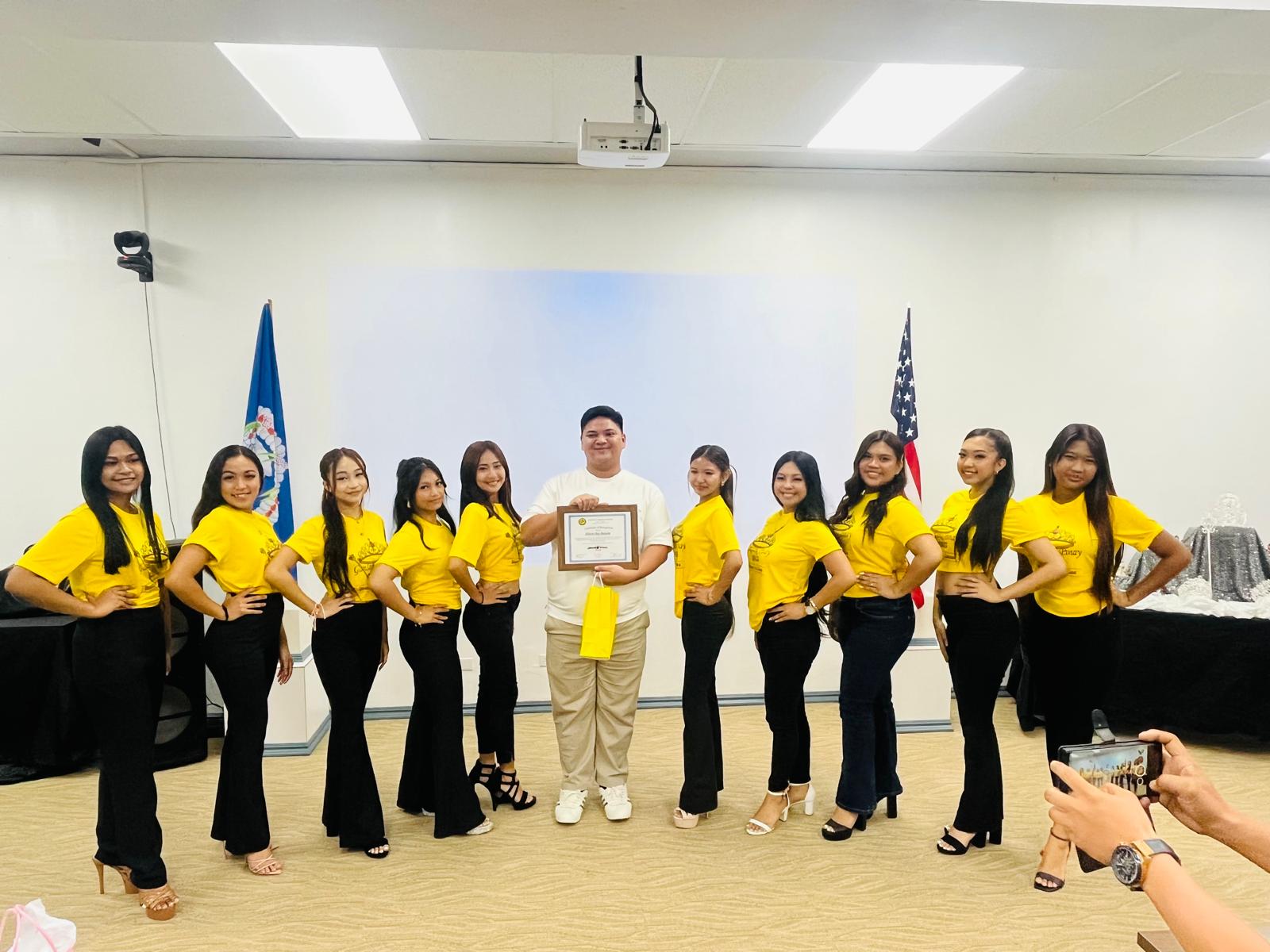 The 2025 “Gandang Pinay” candidates with Aldwin Batusin.