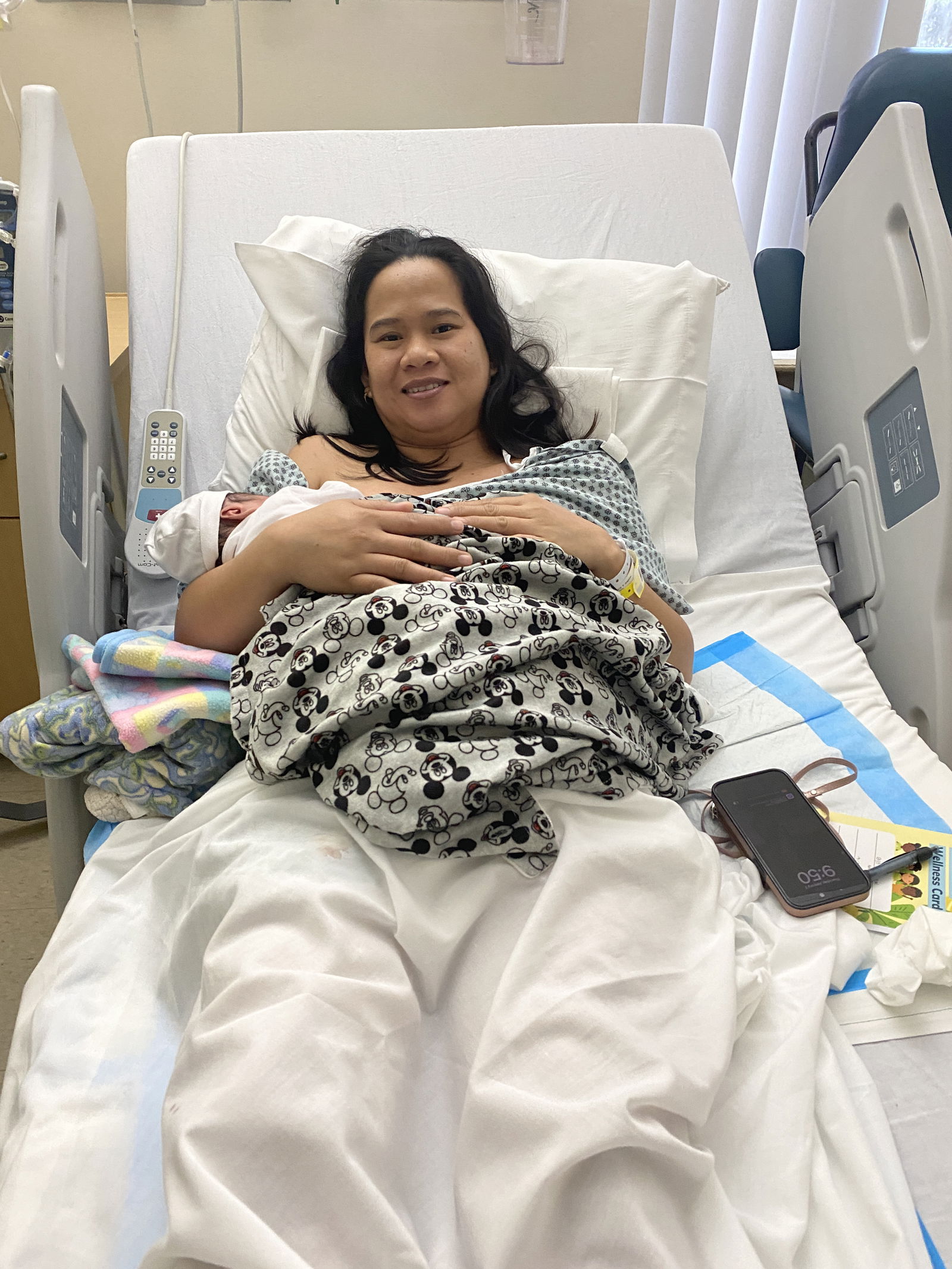 Mary Grace Joaquin holds her newborn, Zack Prince Ducusin.