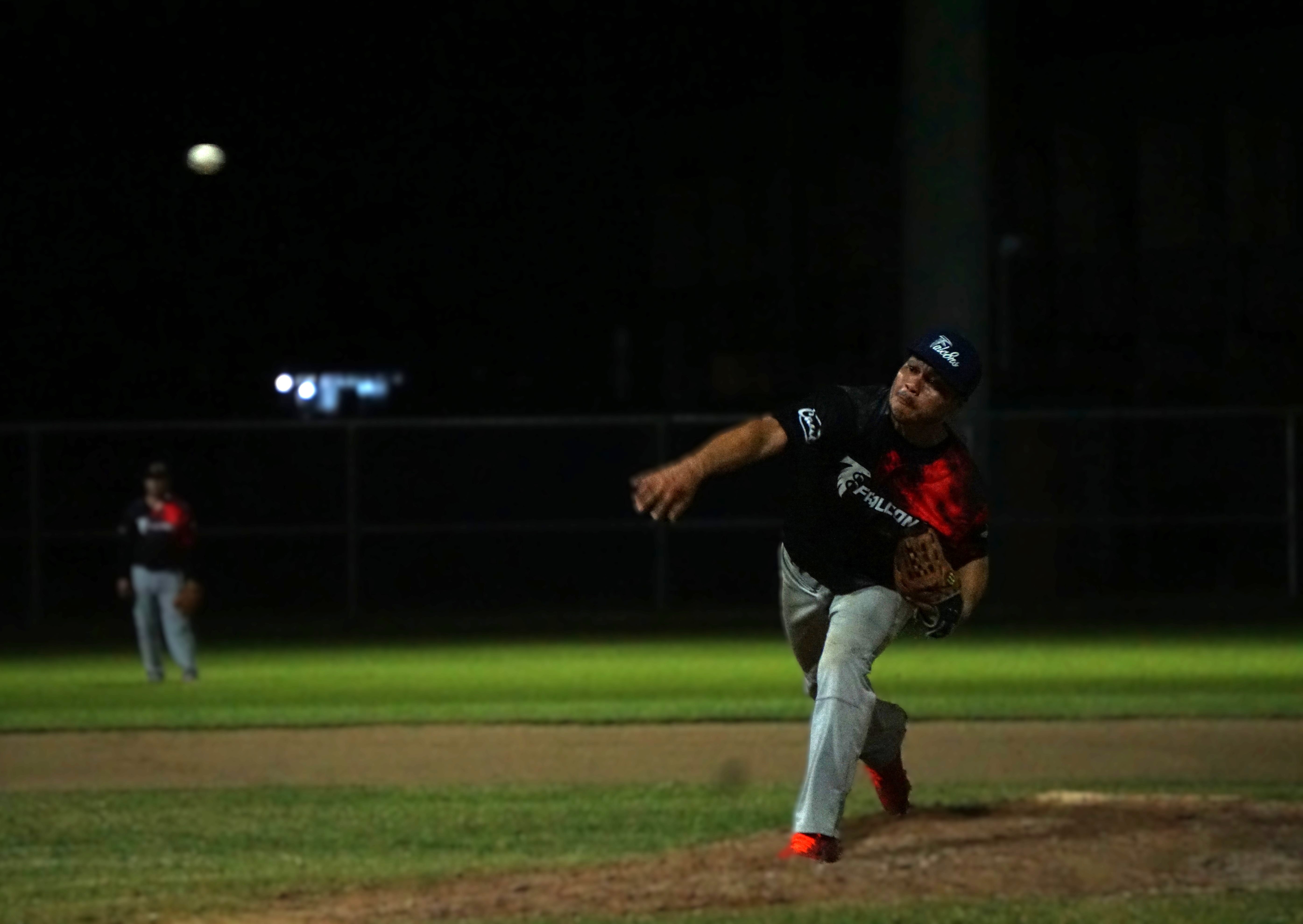 The Falcons’ Ton Benavente pitches against the Brewers during a game of the 2024 SBL Masters League at the Francisco “Tan Ko” Palacios Baseball Field on Monday.