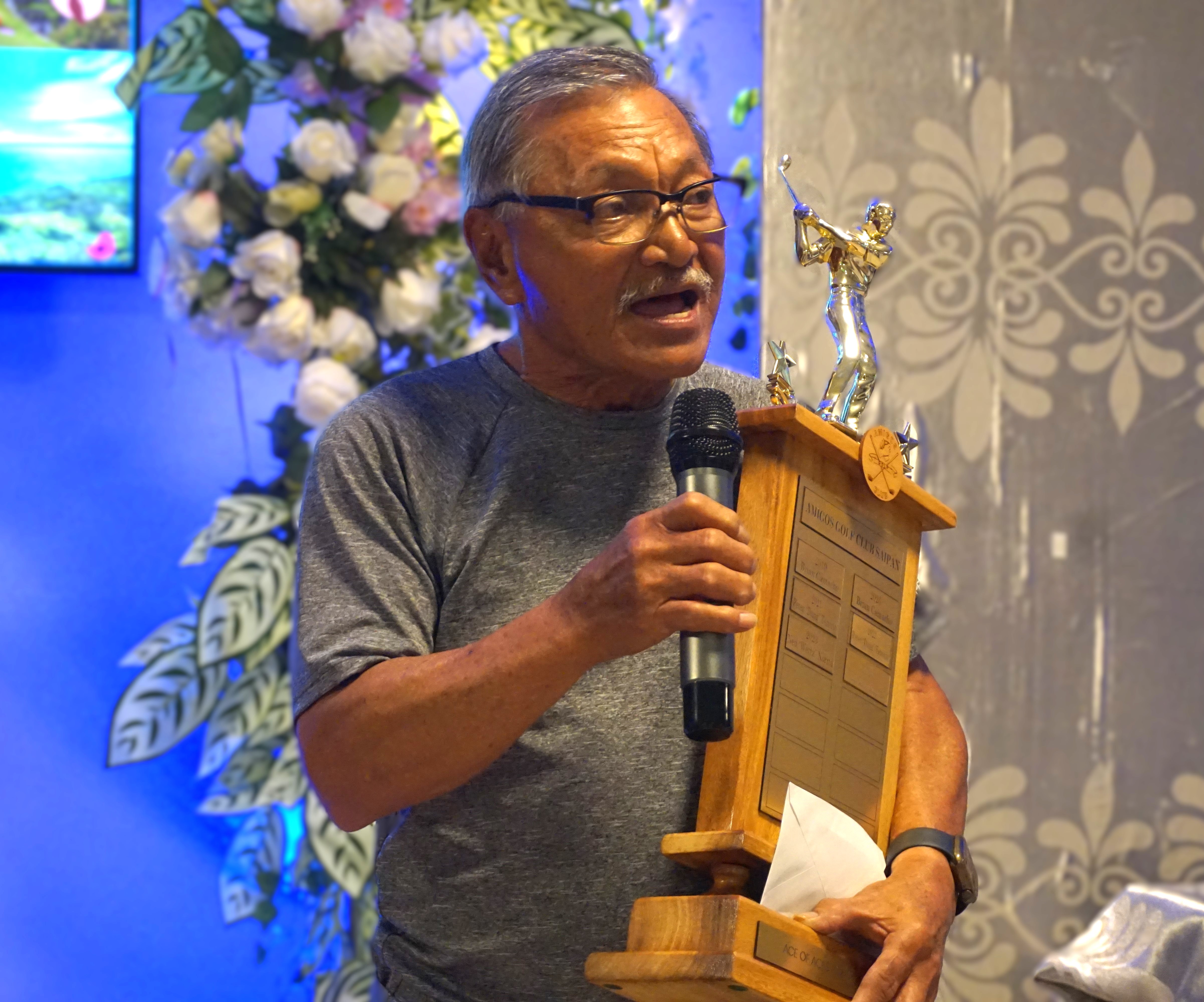 Ed Manglona shares a few words after receiving the Ace of Aces perpetual trophy during the annual awards banquet for the 2024 season of the Amigos Golf Club at Pepoy's Cafe & Restaurant on Friday.