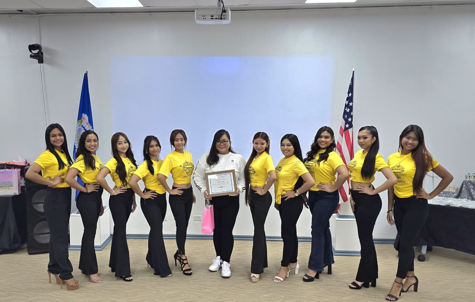 The 2025 “Gandang Pinay” candidates with Rosalyn Ajoste.