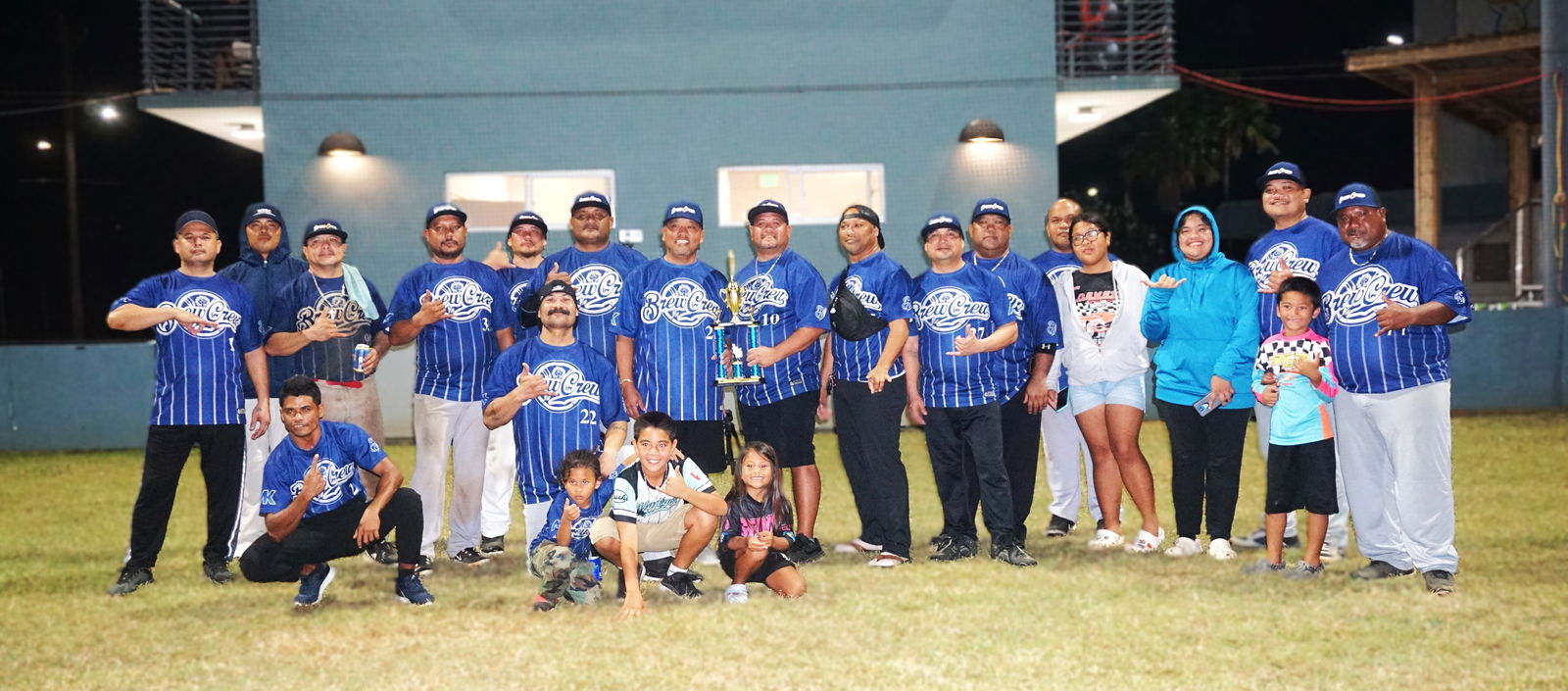 The Brewers pose with the second-place trophy.