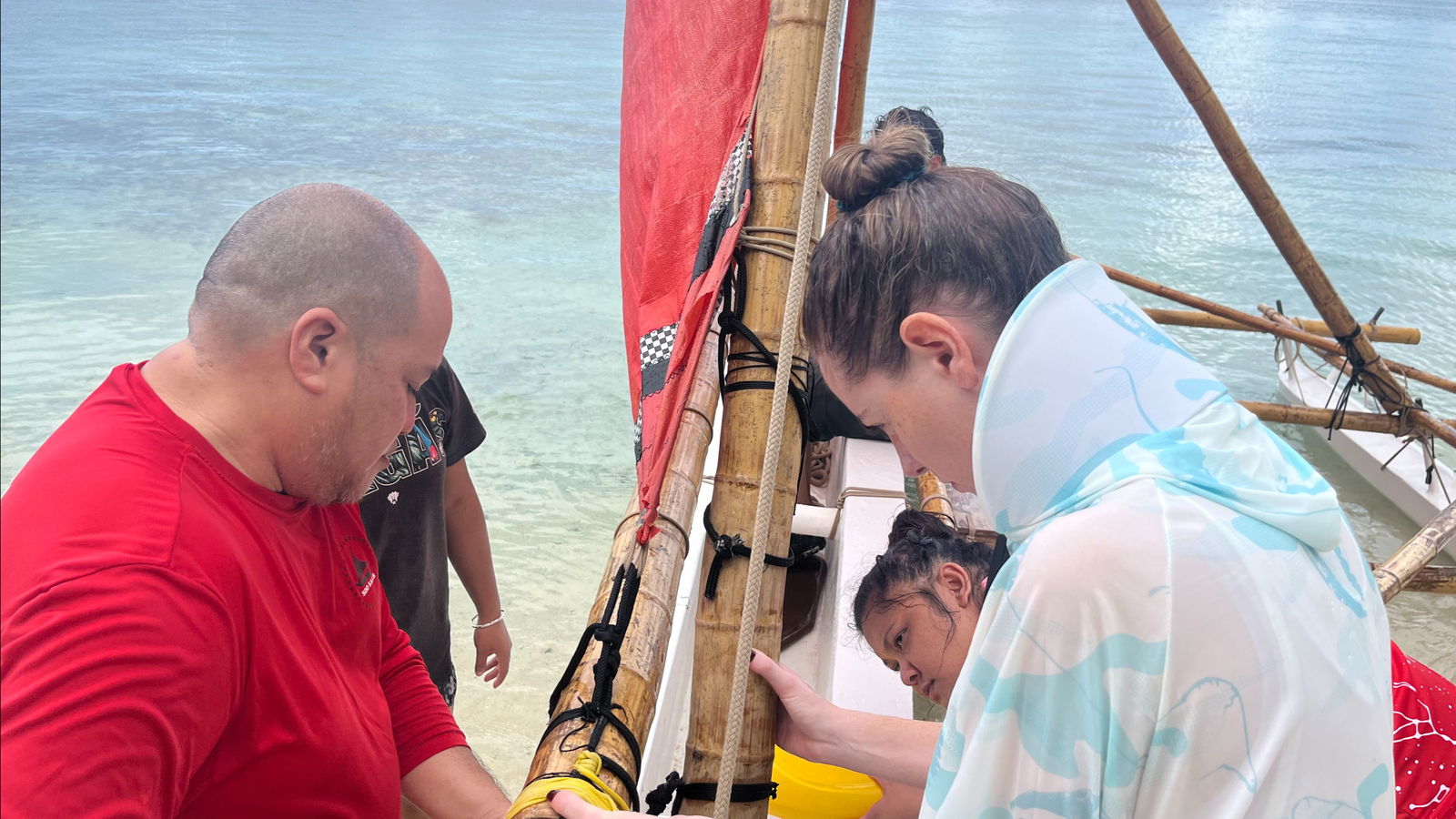 500 Sails Executive Director Milton “Jun” Coleman, left, teaches Lalayak students how to secure a knot.