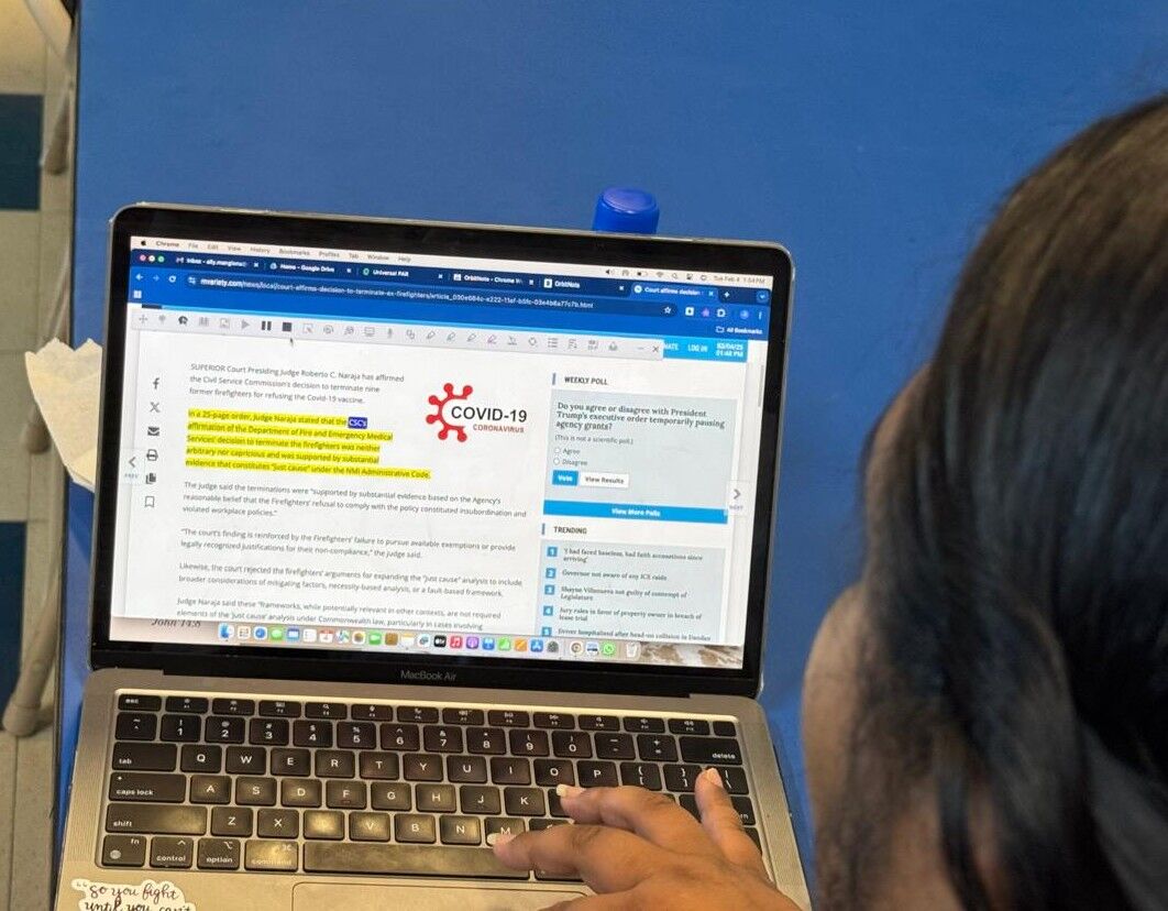 A Sinapalo Elementary School teacher uses an online assistive tool.