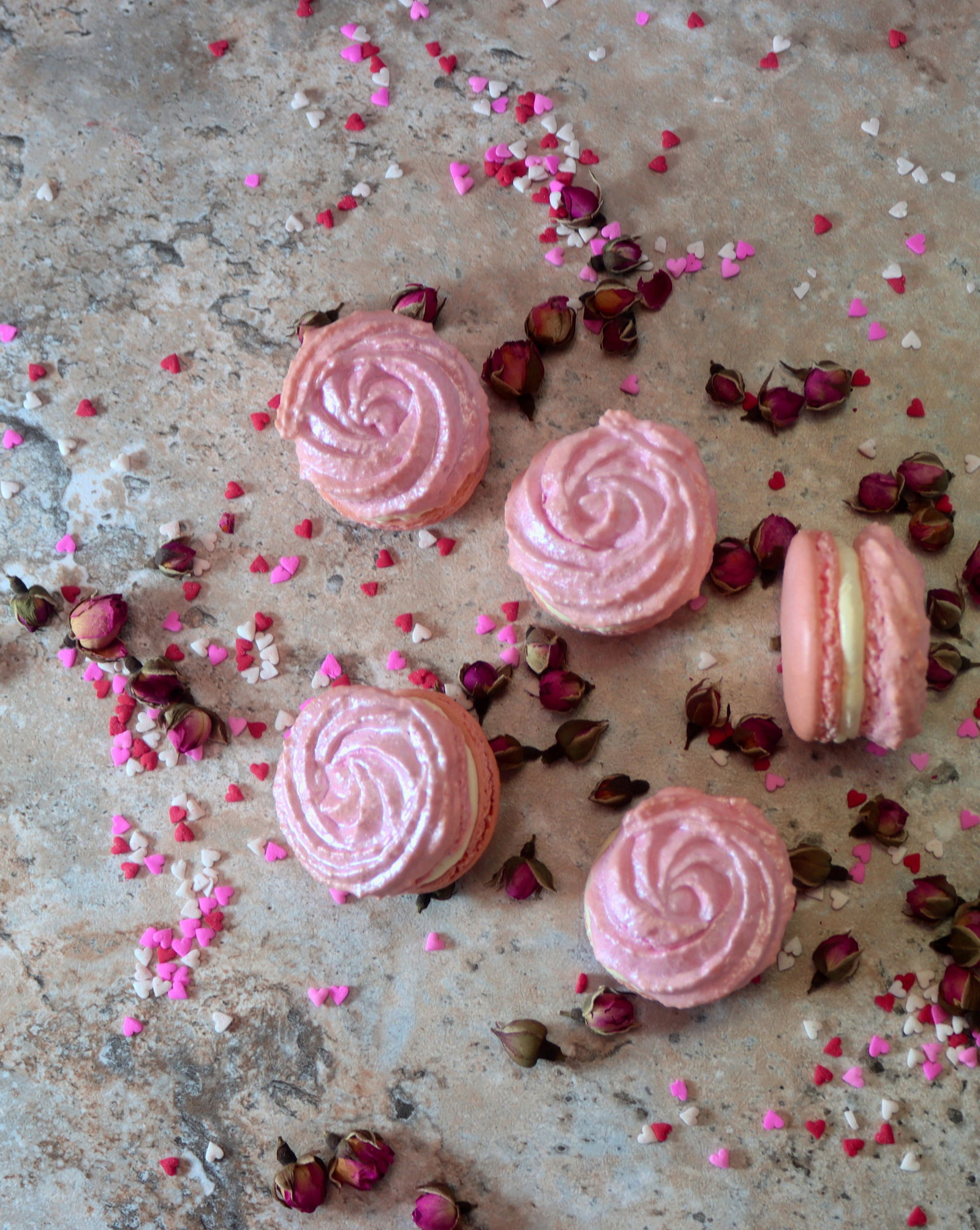Rose macarons