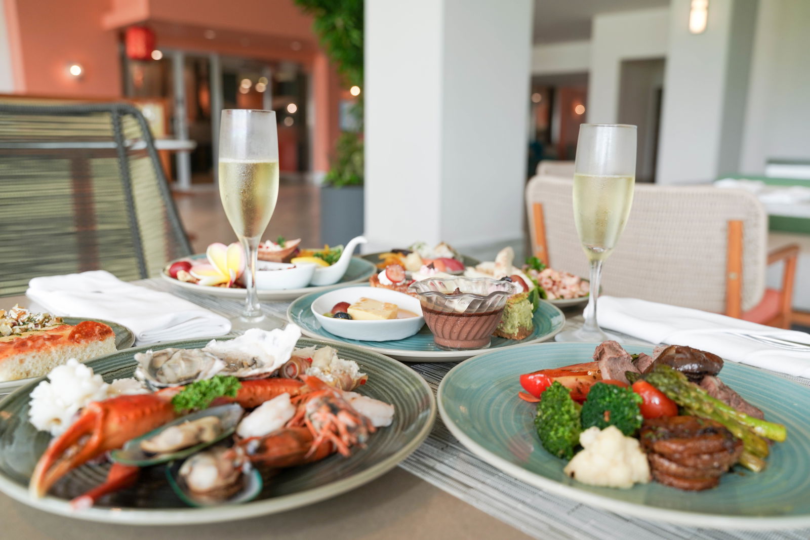  Café, bar and dinner at Crowne Plaza Resort Saipan.