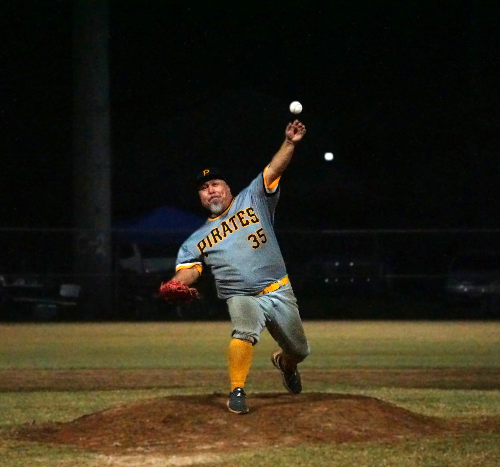Pirates’ Derron Flores pitches against the Brewers during game 2 of the 2024 SBL Masters League championship series at the Francisco "Tan Ko" Palacios Baseball Field on Wednesday night.