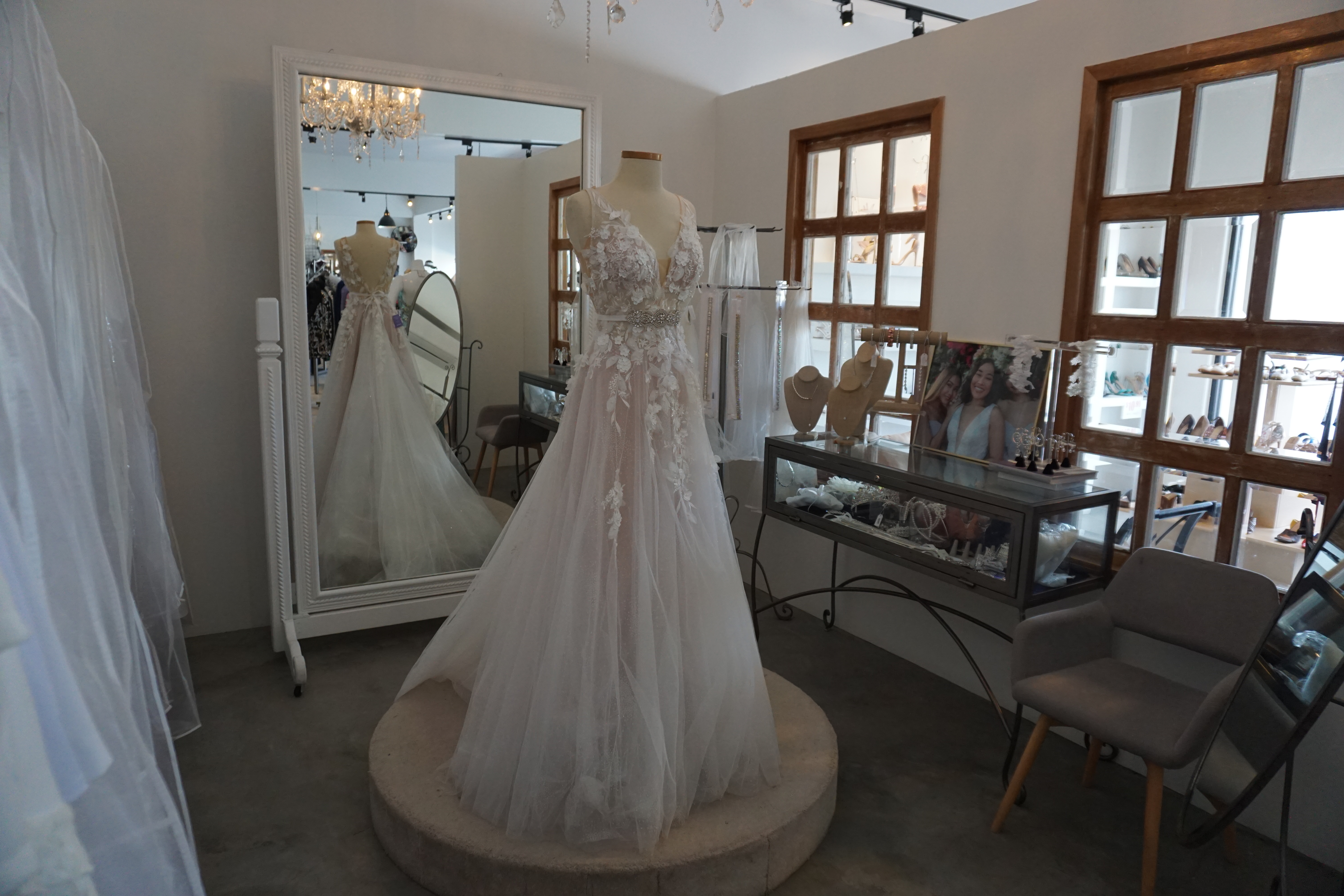 Pena House in San Antonio has a variety of wedding looks at prices that will suit their customers. 