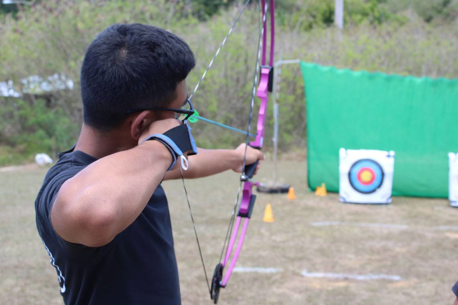 C/MAJ Adriel Lenteja shoots the 10-meter target.