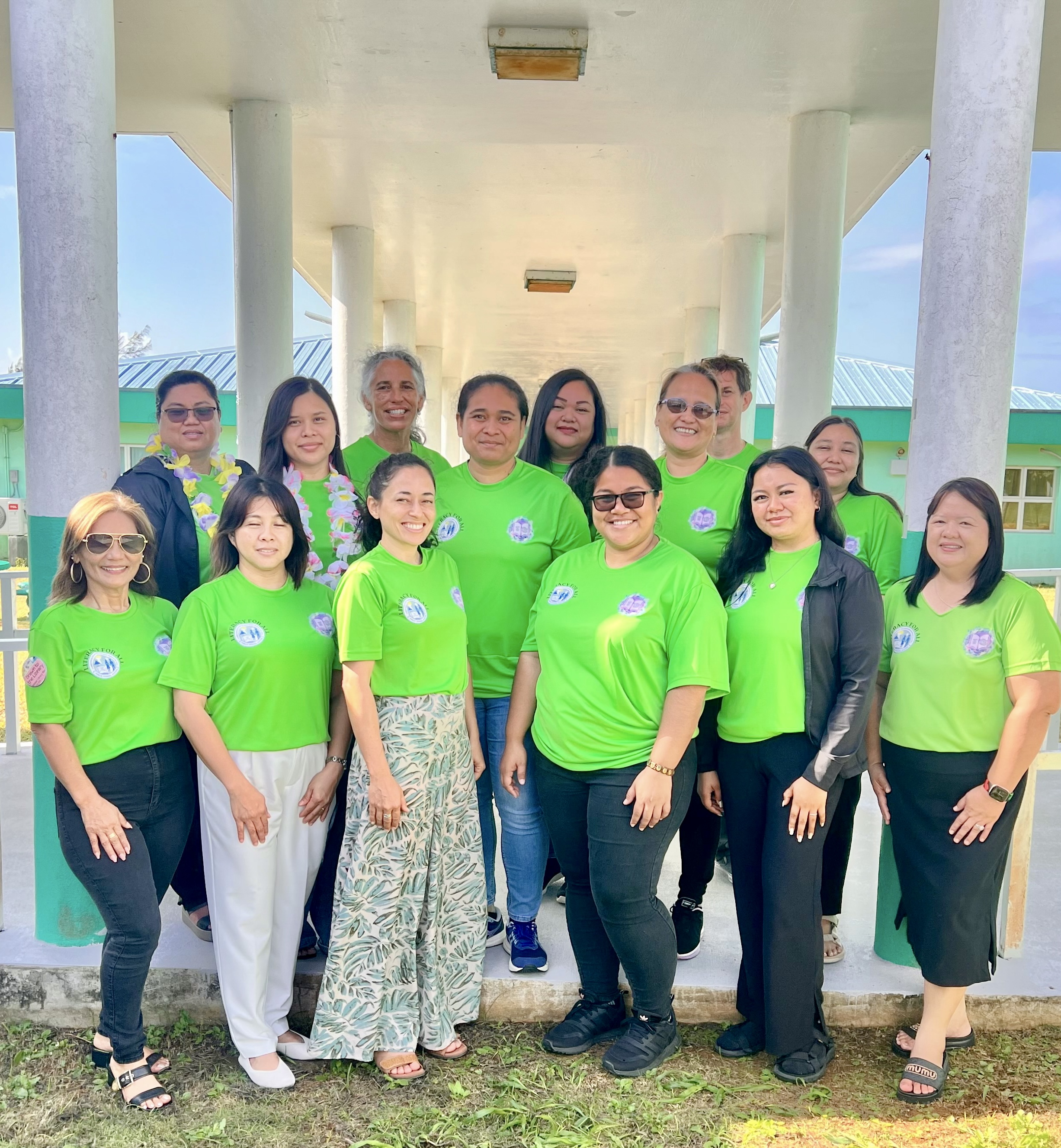 Public elementary, middle, and high school librarians pose for a photo with the PSS Office of Curriculum and Instruction team led by Senior Director Dr. Rizalina Liwag.PSS photo