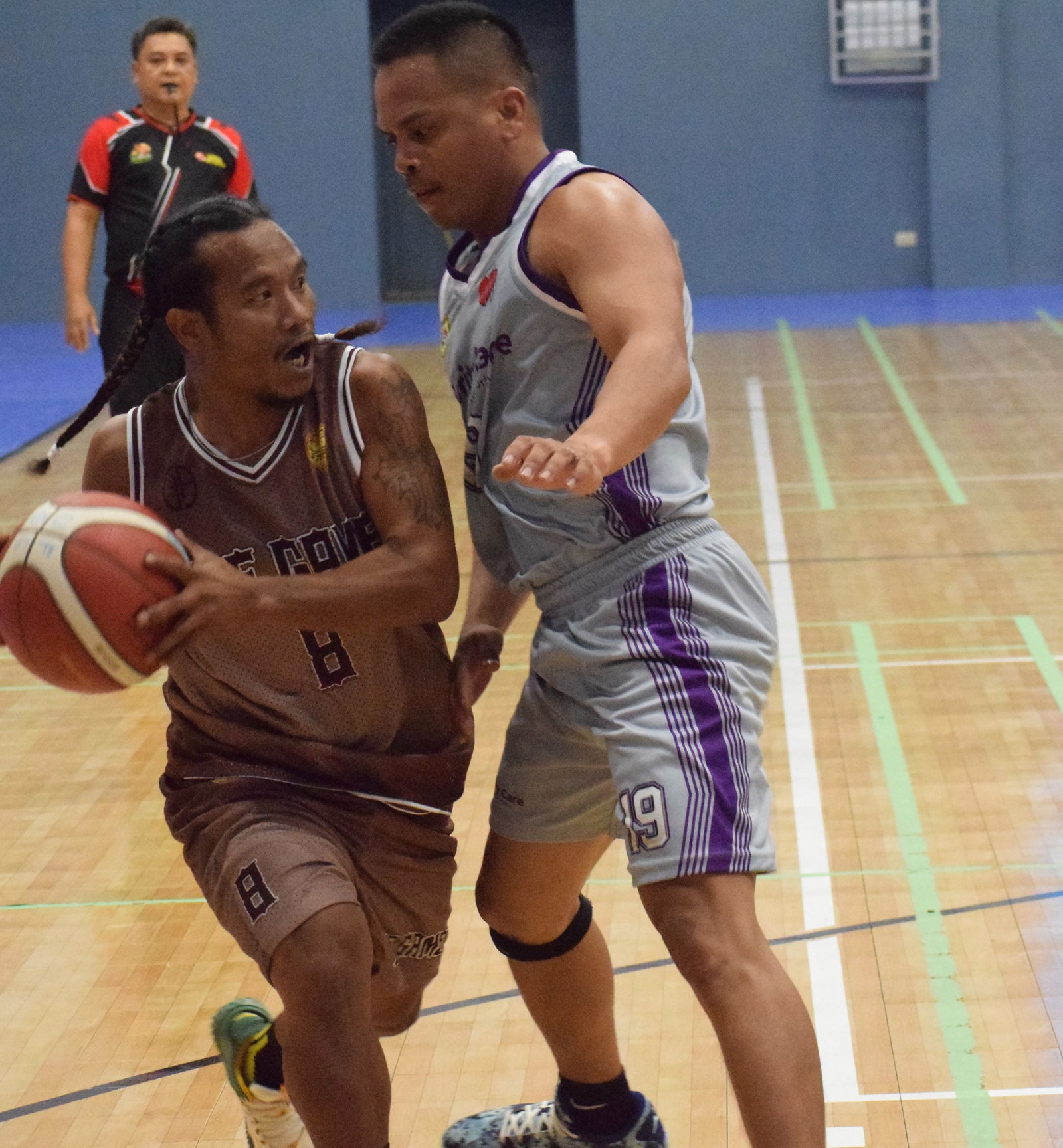 Priority Care’s Leo Galarse defends The Game’s McGwire Iyekar in an IT&E United Filipino Organization Basketball League matchup at the Ada Gym on Saturday.Photo by Emmanuel T. Erediano