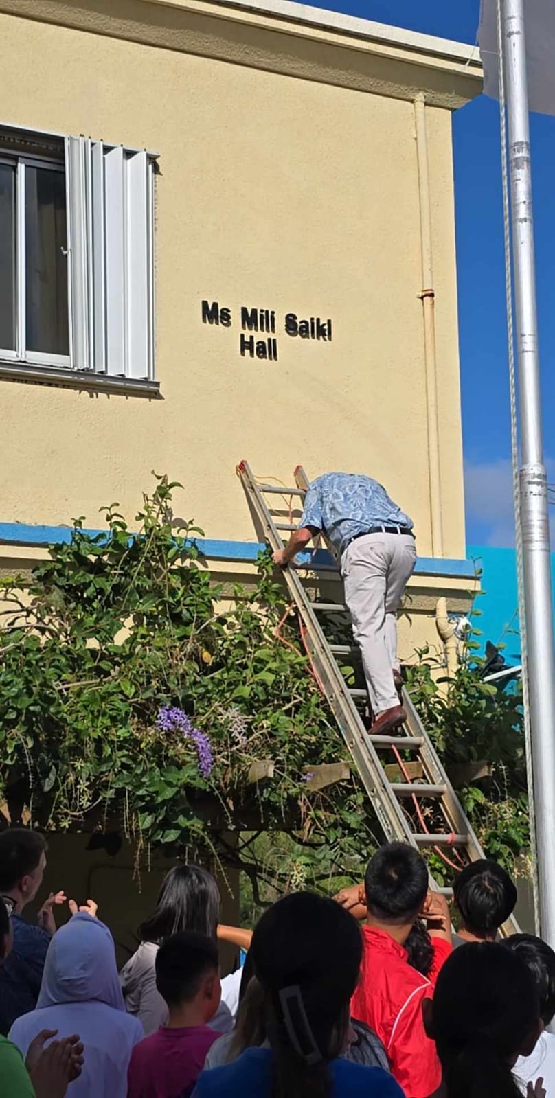 SIS Headmaster Dr. Ron Snyder unveils the building name.