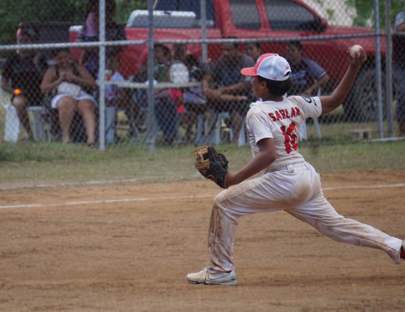 The Braves’ Damien Sablan pitches against the Comets during a Majors Division game of the 2025 Saipan Little League Baseball at the Miguel "Tan Ge" Pangelinan Ballfield on Saturday.Photo by James F. Sablan Jr.