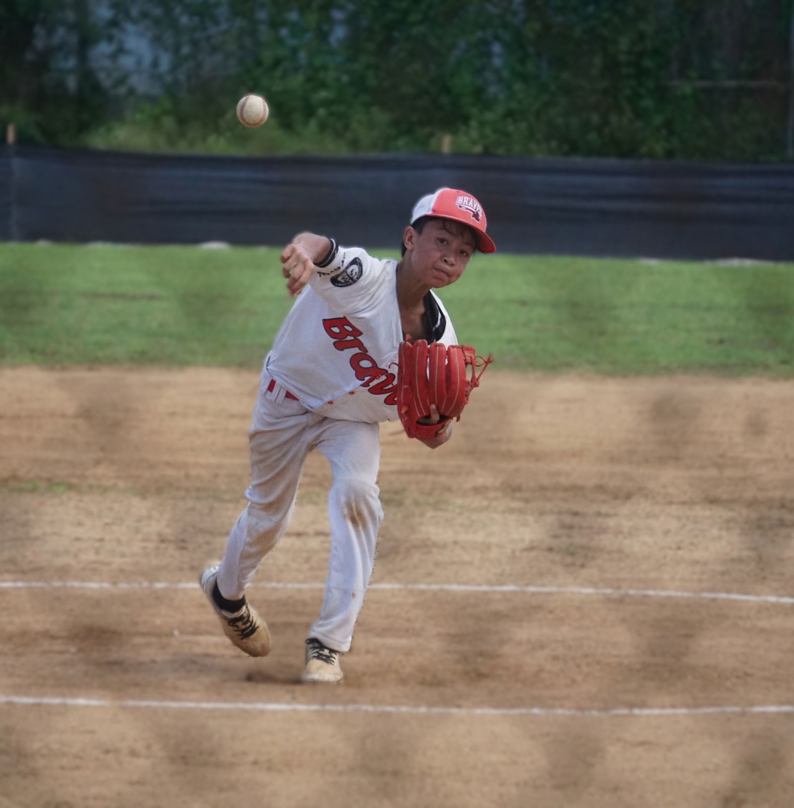 The Braves' Dayton Marchadesch pitches against the Dodgers during the major division title game of the 2025 Saipan Little League Baseball at the Miguel "Tan Ge" Pangelinan Ballfield on Sunday.Photo by James F. Sablan Jr.