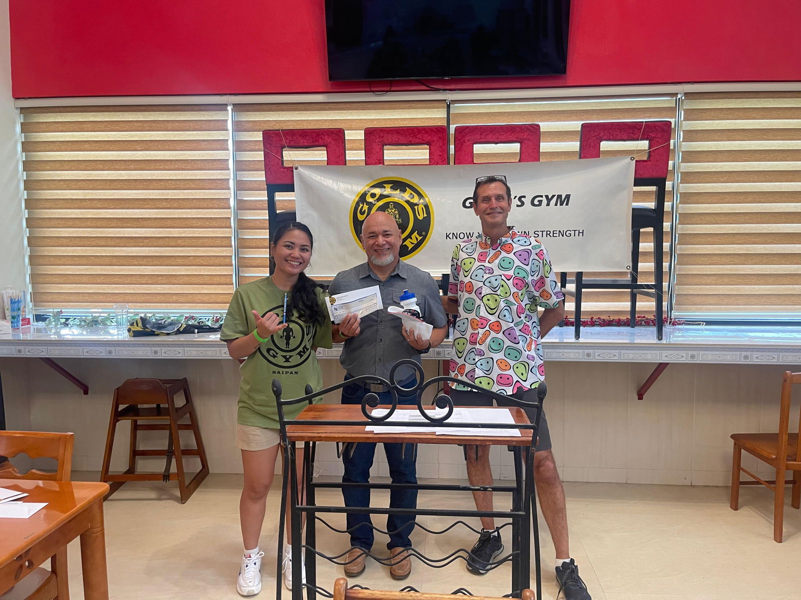 Men 50-59 winner Philip Sablan with Gold’s Gym’s Tyce Mister and Michelle Masga.