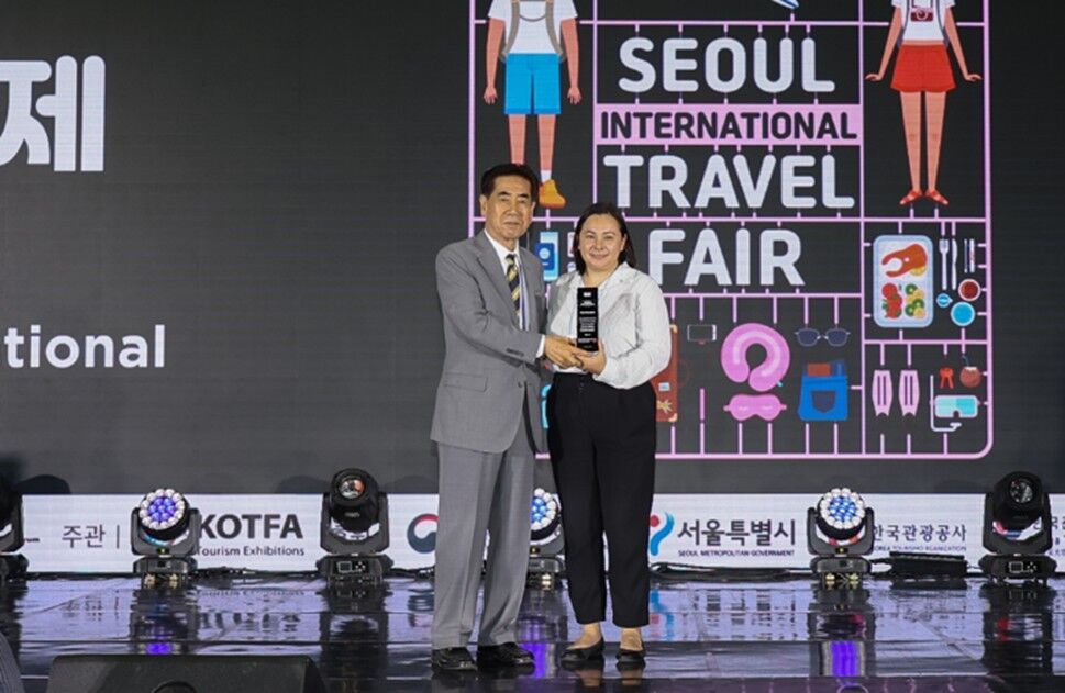 Joong Mok Shin, representative of Korea World Travel Fair, presents the award for “Best Event Booth” to Marianas Visitors Authority Managing Director Jamika R. Taijeron, right, at the 40th Seoul International Travel Fair in Seoul, South Korea.