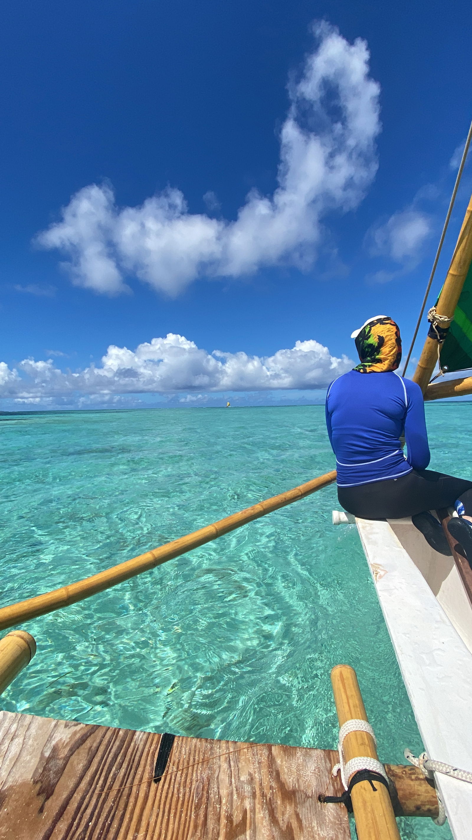 A 500 Sails canoe glides through the lagoon — learn to sail one yourself in the Lalayak program.