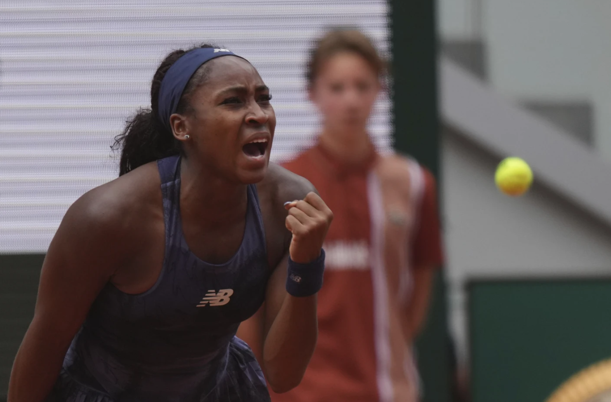 Coco Gauff of the U.S. celebrates as she won the fourth-round match of the French Tennis Open against Russia’s Ekaterina Alexandrova at the Roland-Garros stadium in Paris, Monday, June 2, 2025.AP