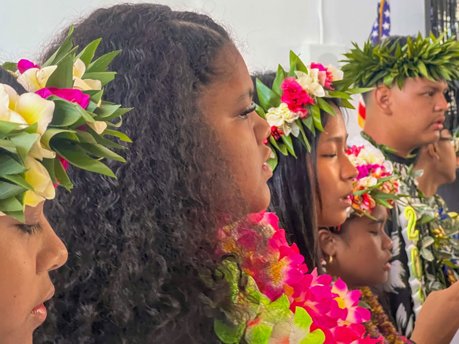 The Lancherus perform a song.