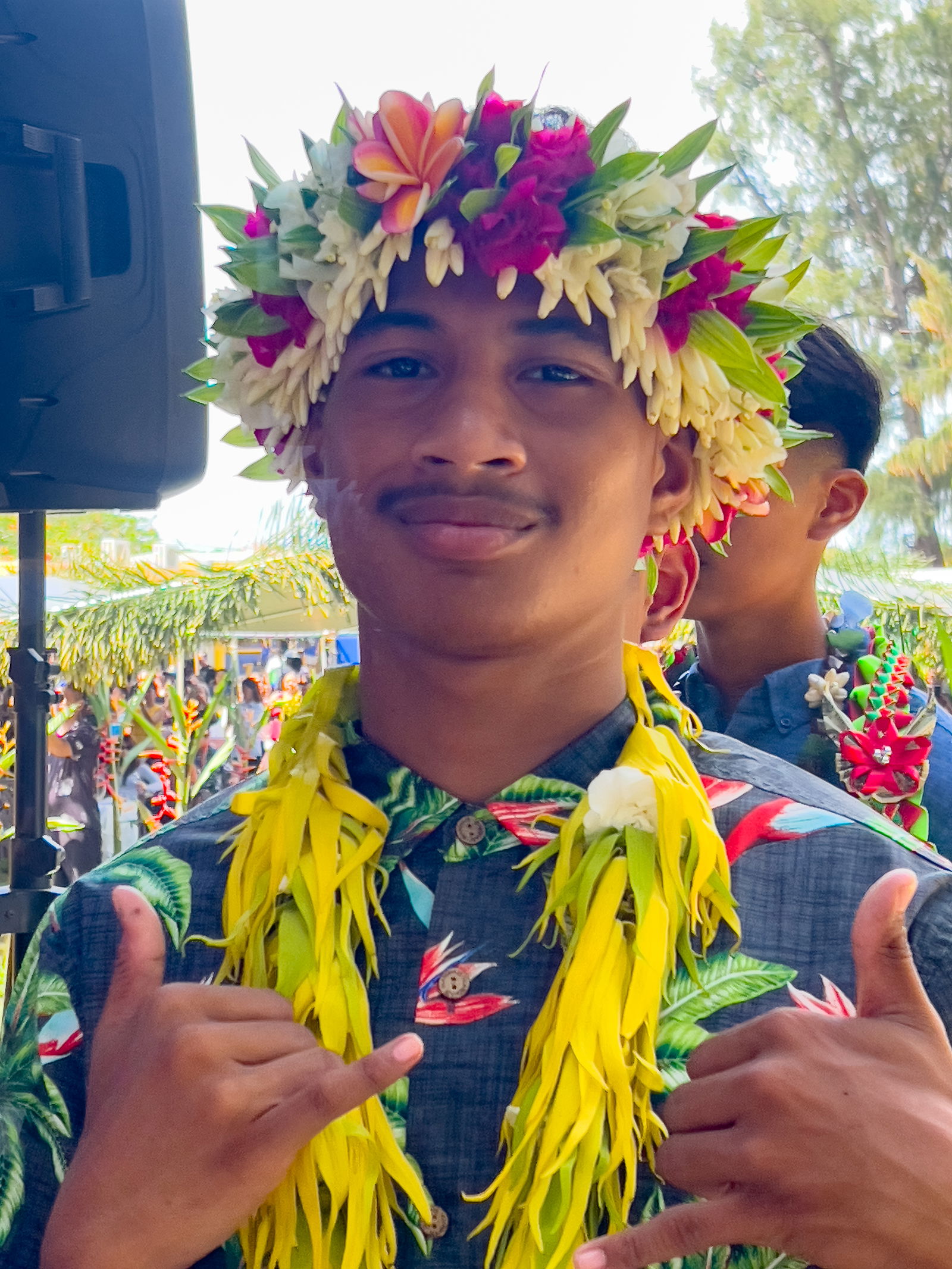 A newly promoted Hopwood student displays the hang-loose sign.