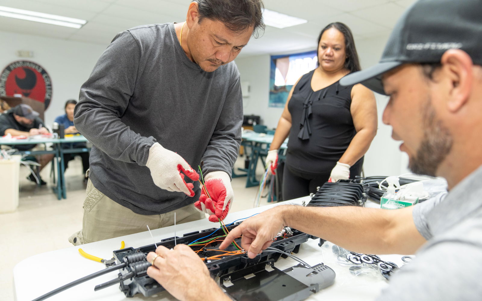 A participant of the Governor’s Broadband Bootcamp on Tinian installs a fiber optic cable into a fiber optic splice tray.NMC photo