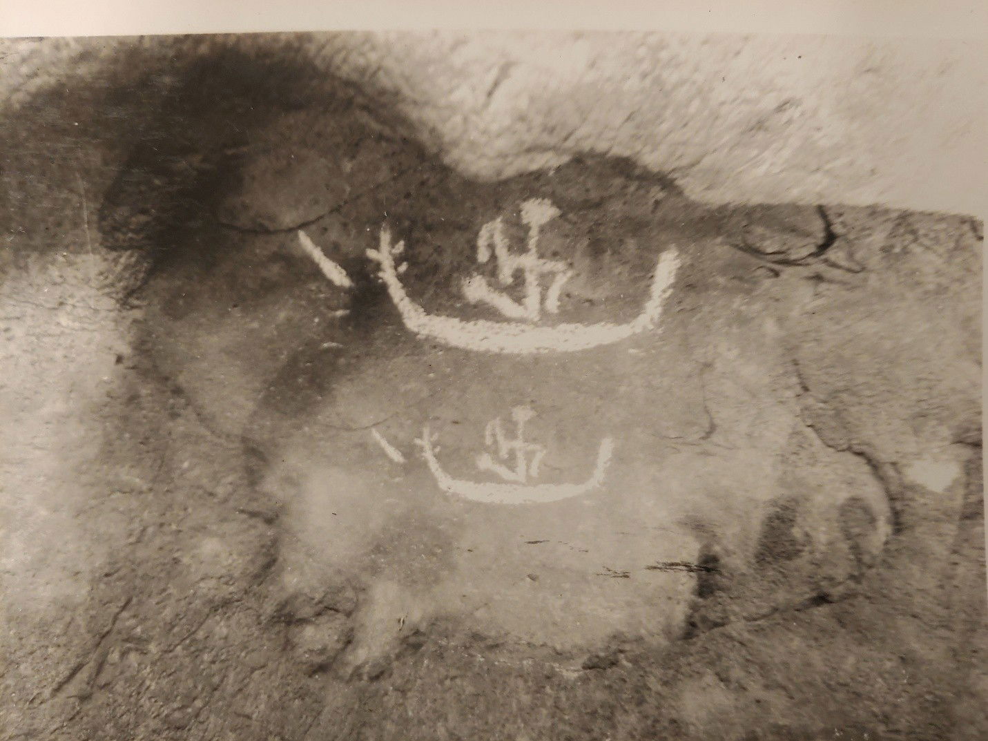 Cave drawing at Kalabera, Saipan.Hornbostel/Bishop Museum photo