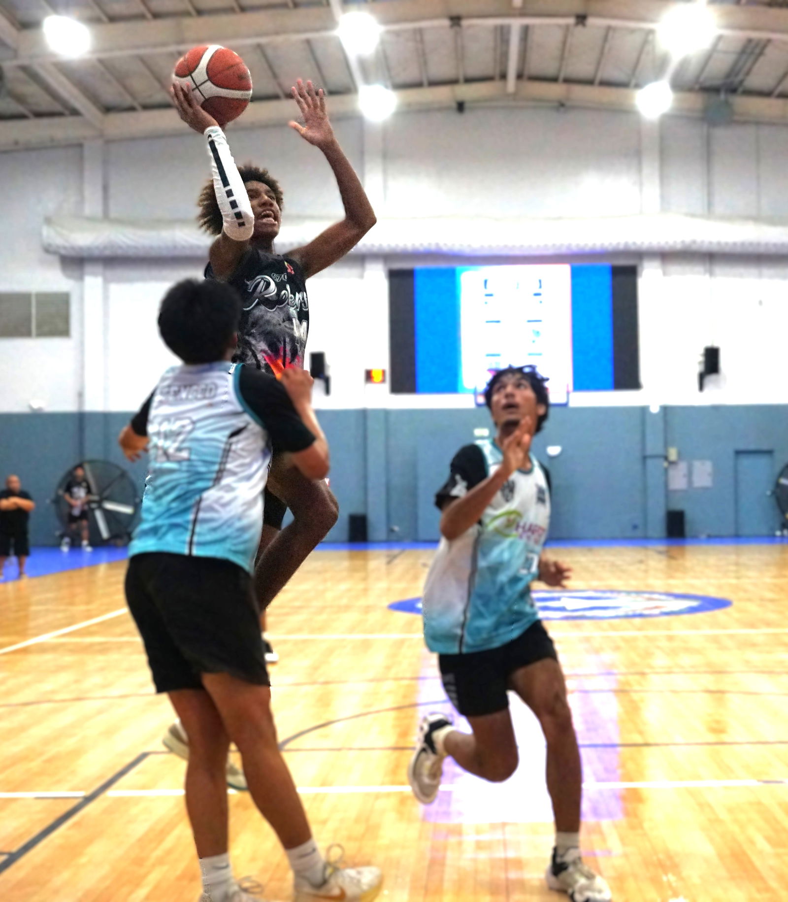 TurnKey Solution's Kian Helgen rises up for the contested shot against Hardt Eye during the U18 boys championship game of the 2025 Allied Pacific Environmental Consulting Basketball League at the Ada gym on Thursday night.Photo by James F. Sablan Jr.