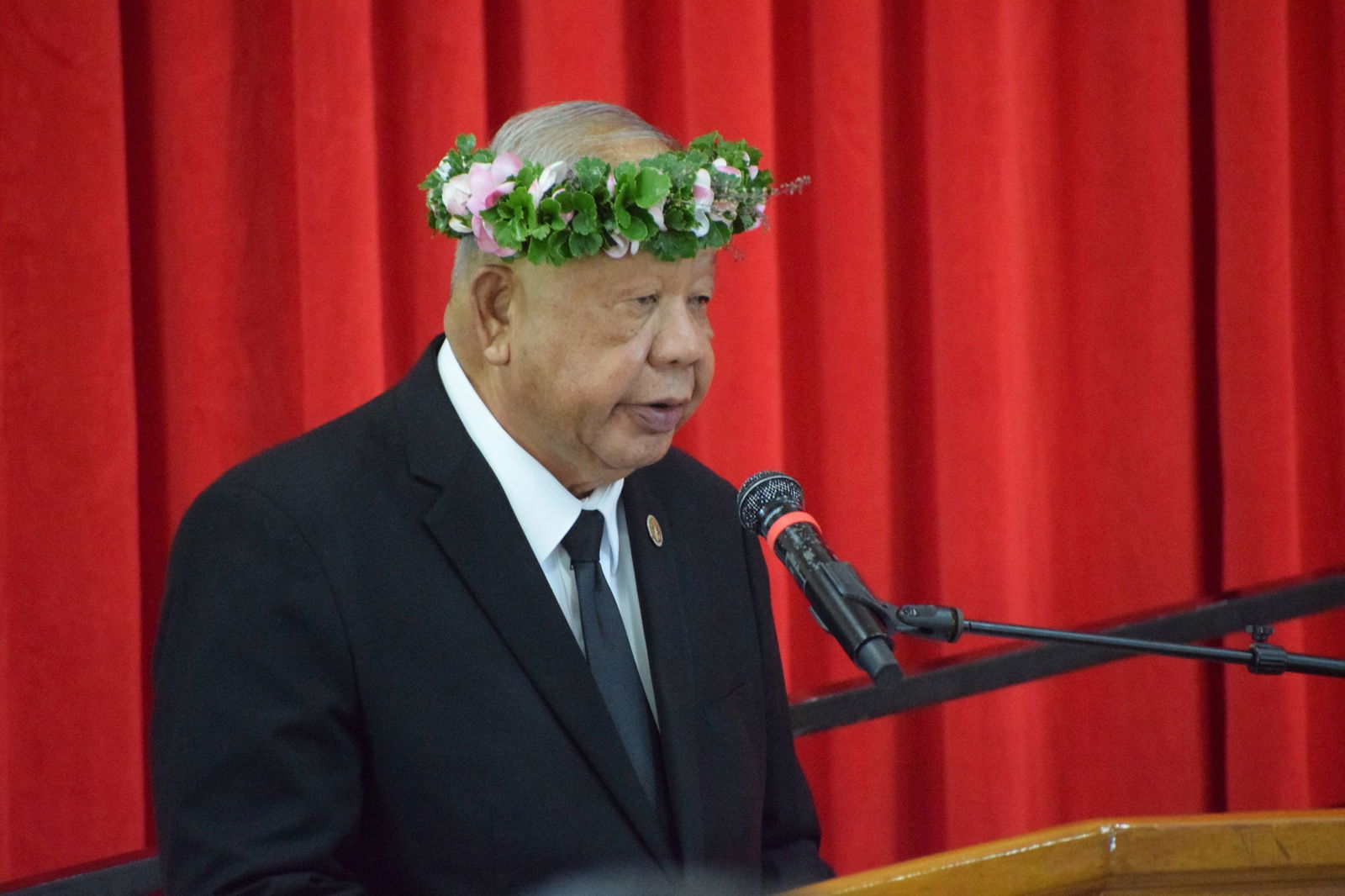 Gov. David M. Apatang delivers his eulogy.