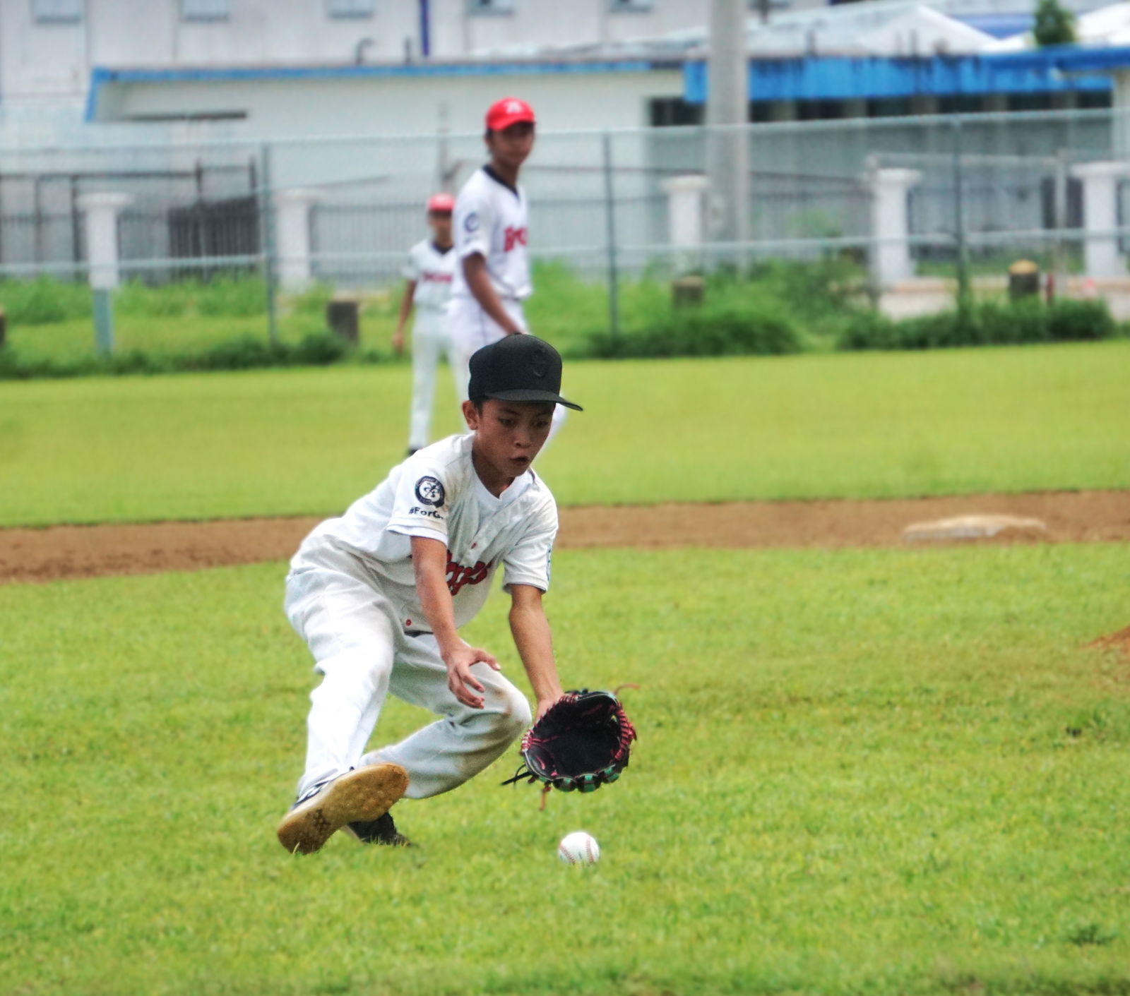 The Braves Jr. player Damian Machardesch reaches out to secure the ball after a bunt by the Ol’Aces Jr. during the junior division championship game of the 2025 Saipan Little League at the Francisco “Tan Ko” Palacios Baseball Field on Saturday.