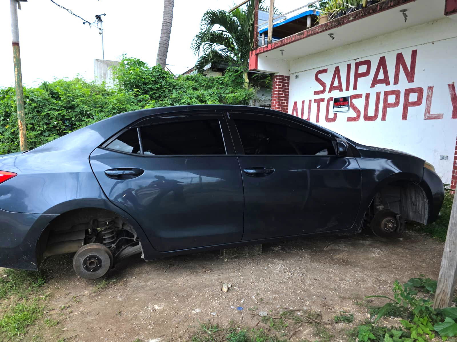 Three tires were stolen from Mohd Mamunur Rosid’s Toyota Corolla.Photo by Emmanuel T. Erediano